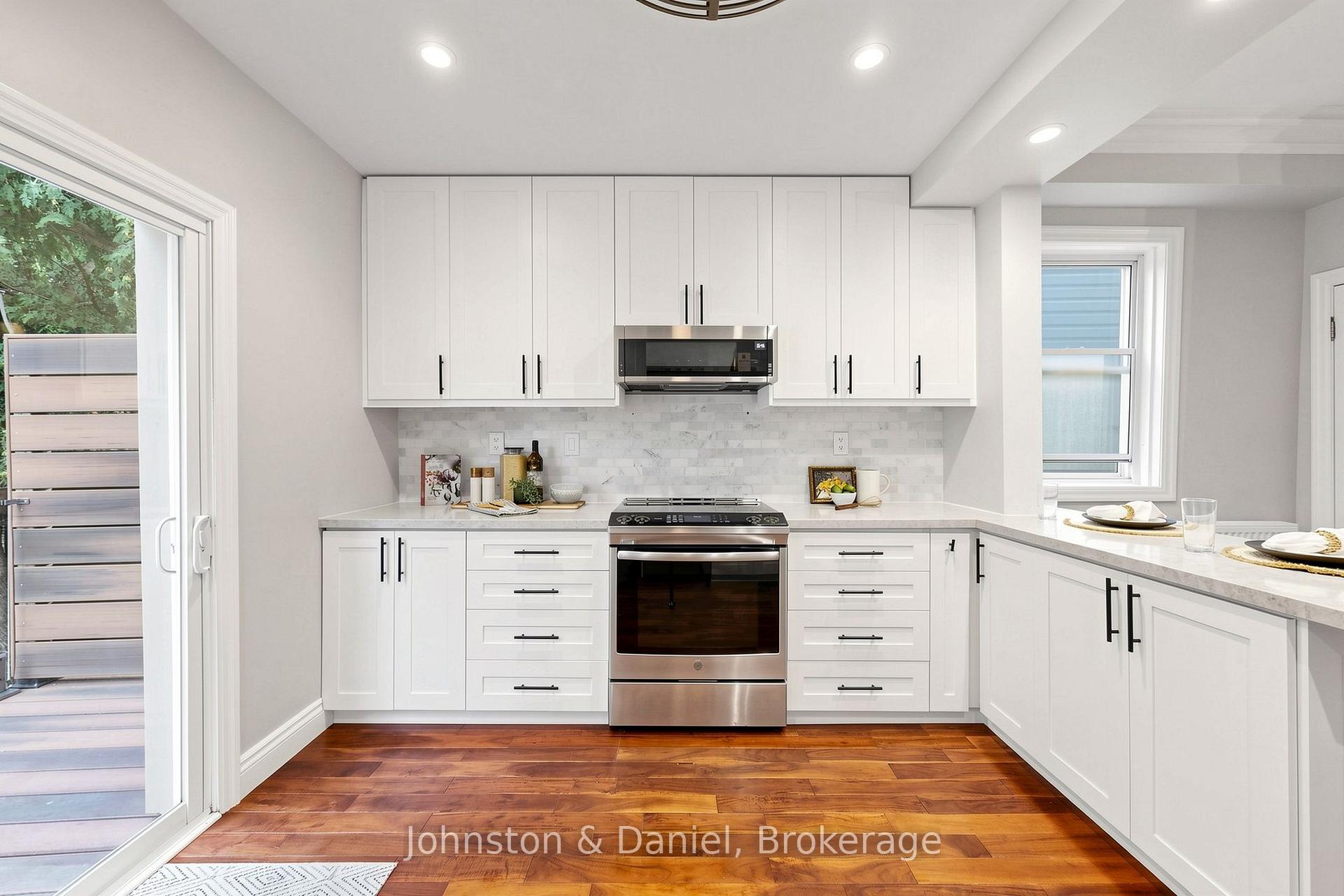 Photo 13 of 11 Ashland Avenue, Toronto, Woodbine Corridor — HOMEH