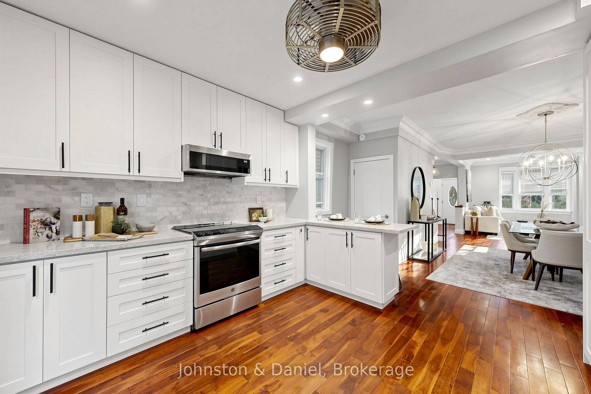 Photo 14 of 11 Ashland Avenue, Toronto, Woodbine Corridor — HOMEH