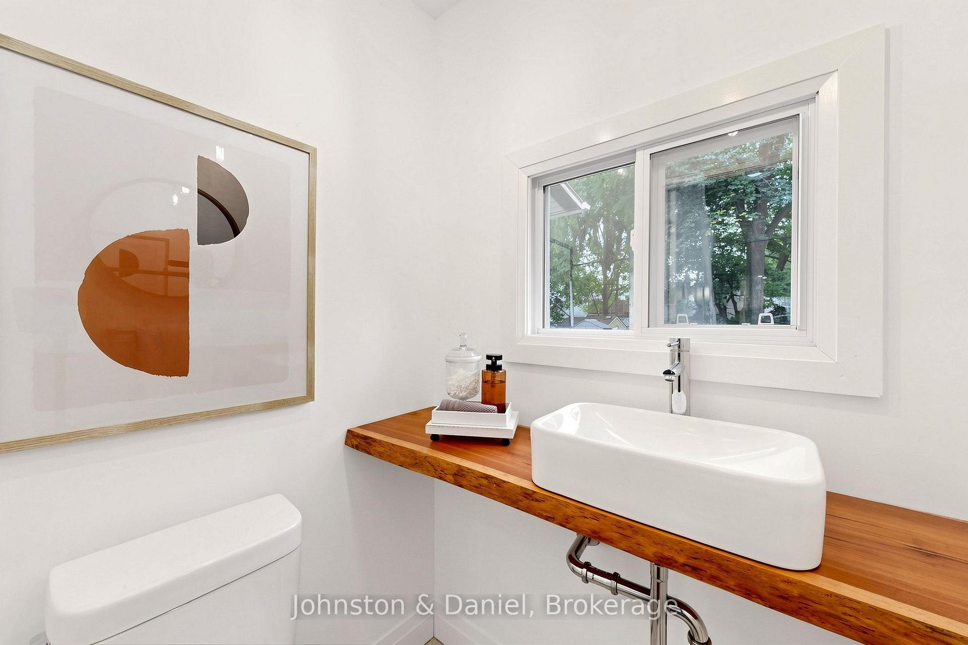 Photo 16 of 11 Ashland Avenue, Toronto, Woodbine Corridor — HOMEH