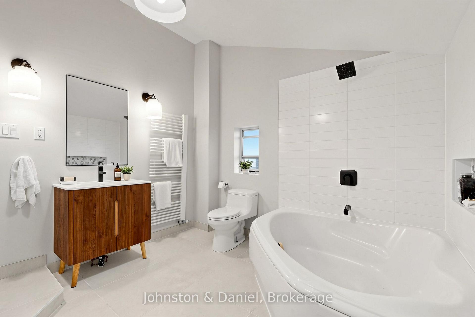 Photo 24 of 11 Ashland Avenue, Toronto, Woodbine Corridor — HOMEH