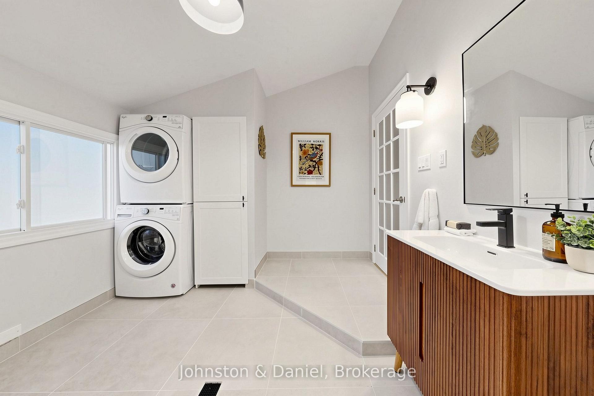 Photo 25 of 11 Ashland Avenue, Toronto, Woodbine Corridor — HOMEH