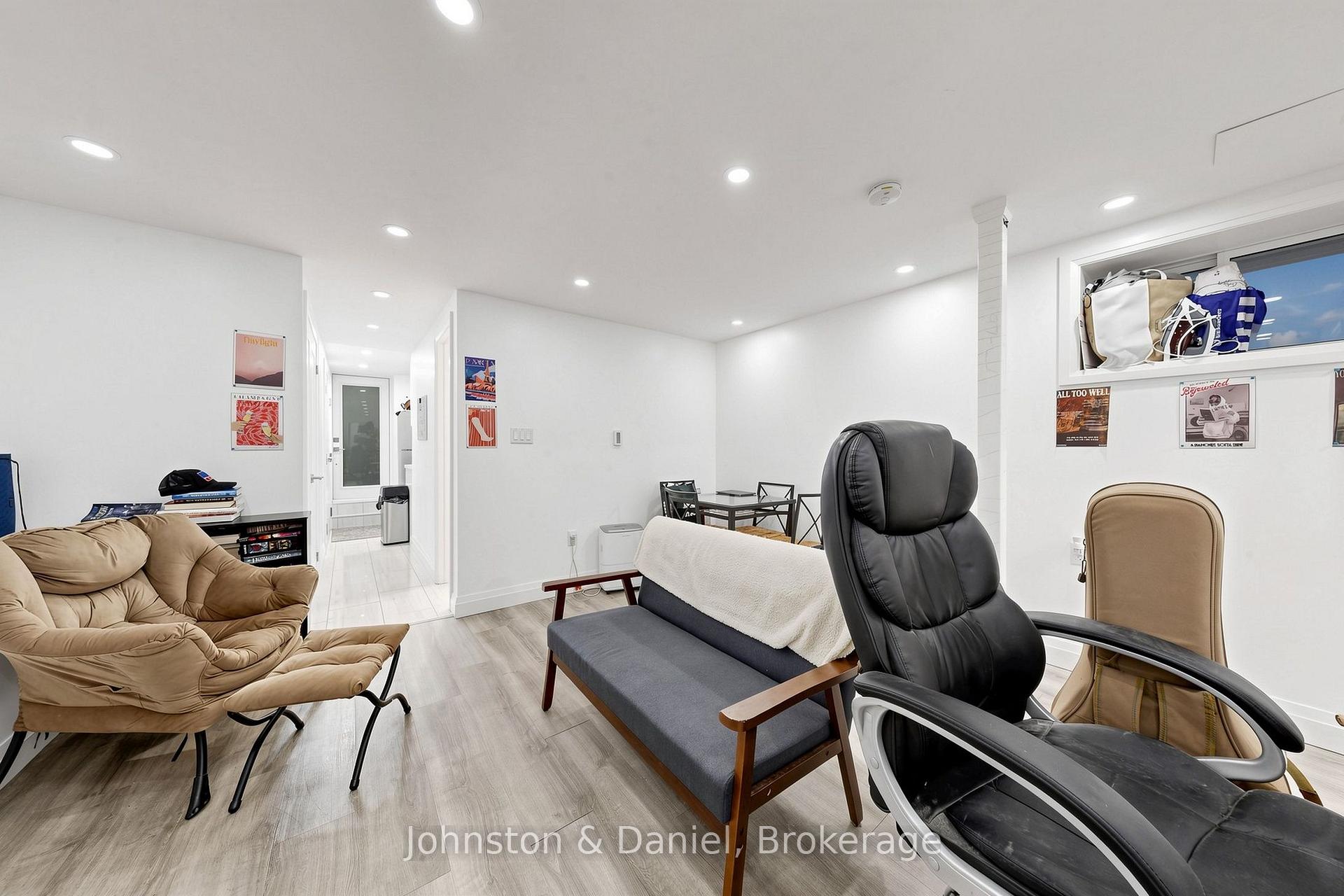 Photo 34 of 11 Ashland Avenue, Toronto, Woodbine Corridor — HOMEH