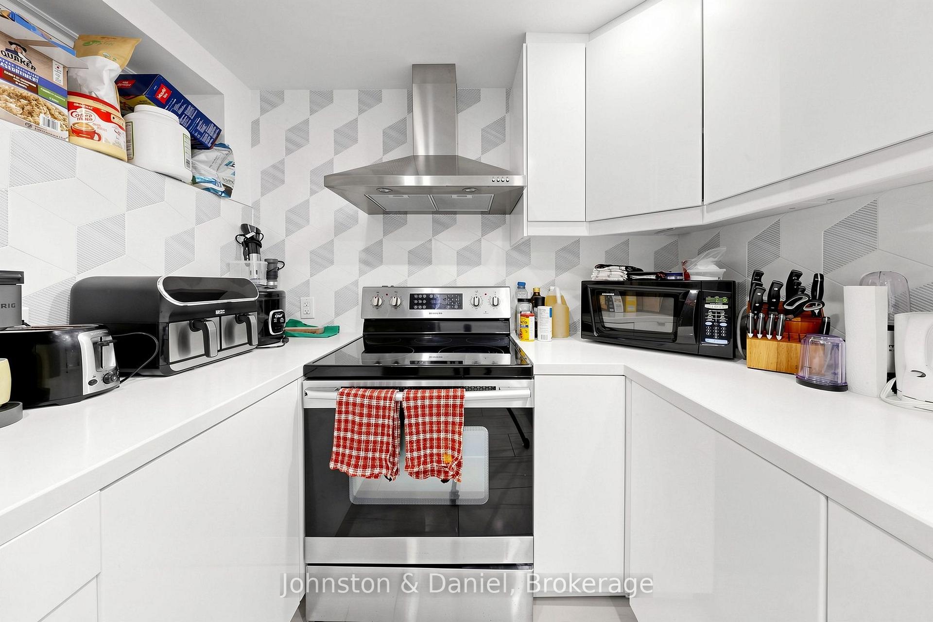Photo 37 of 11 Ashland Avenue, Toronto, Woodbine Corridor — HOMEH
