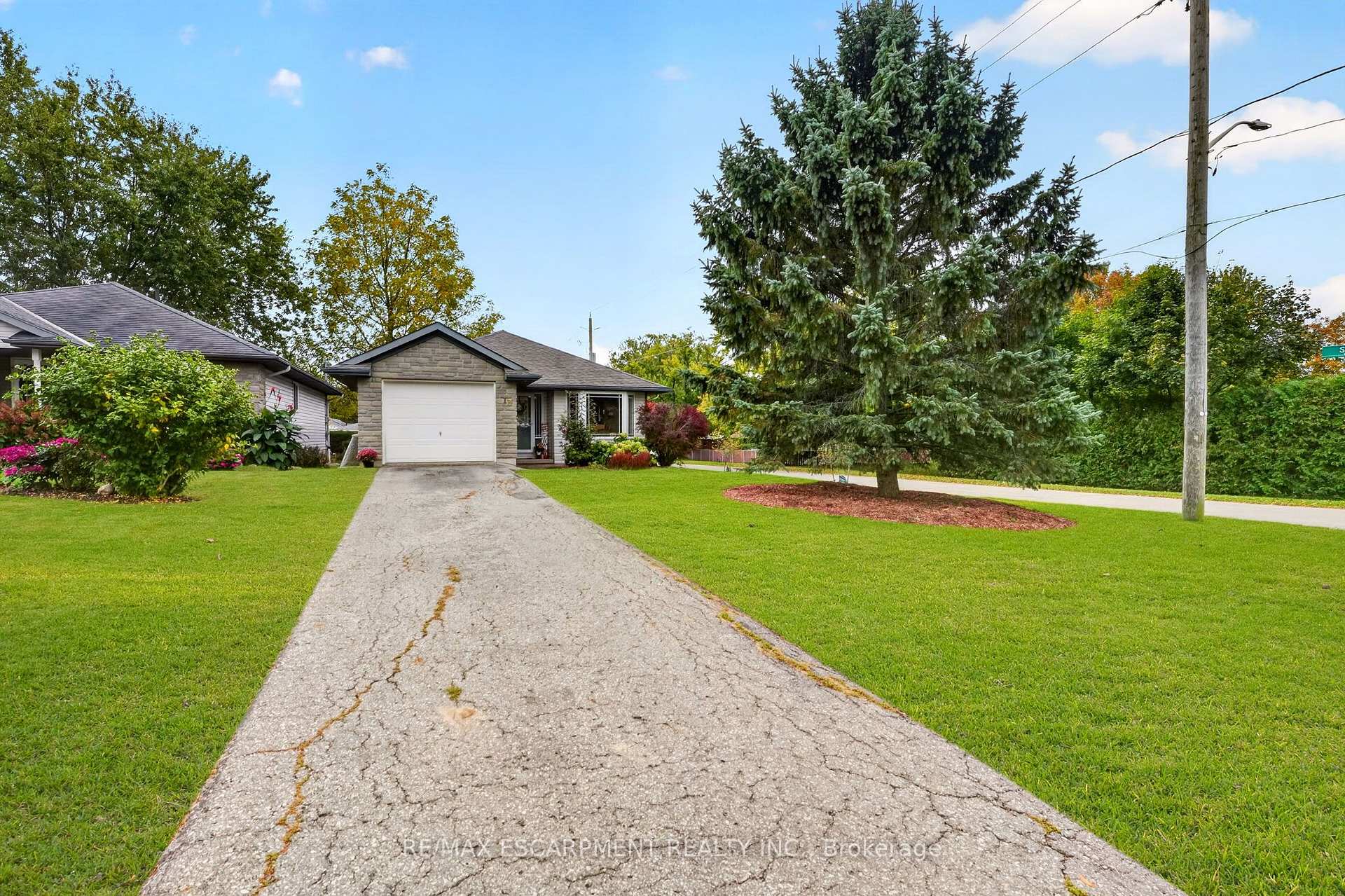 Photo 3 of 13 Barton Street, Haldimand — HOMEH