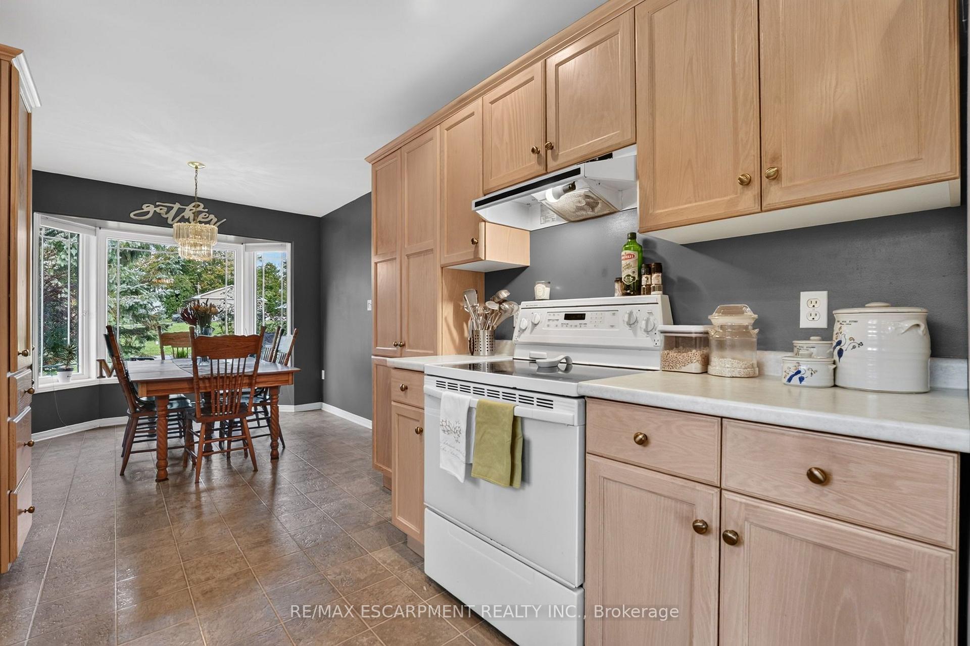 Photo 12 of 13 Barton Street, Haldimand — HOMEH