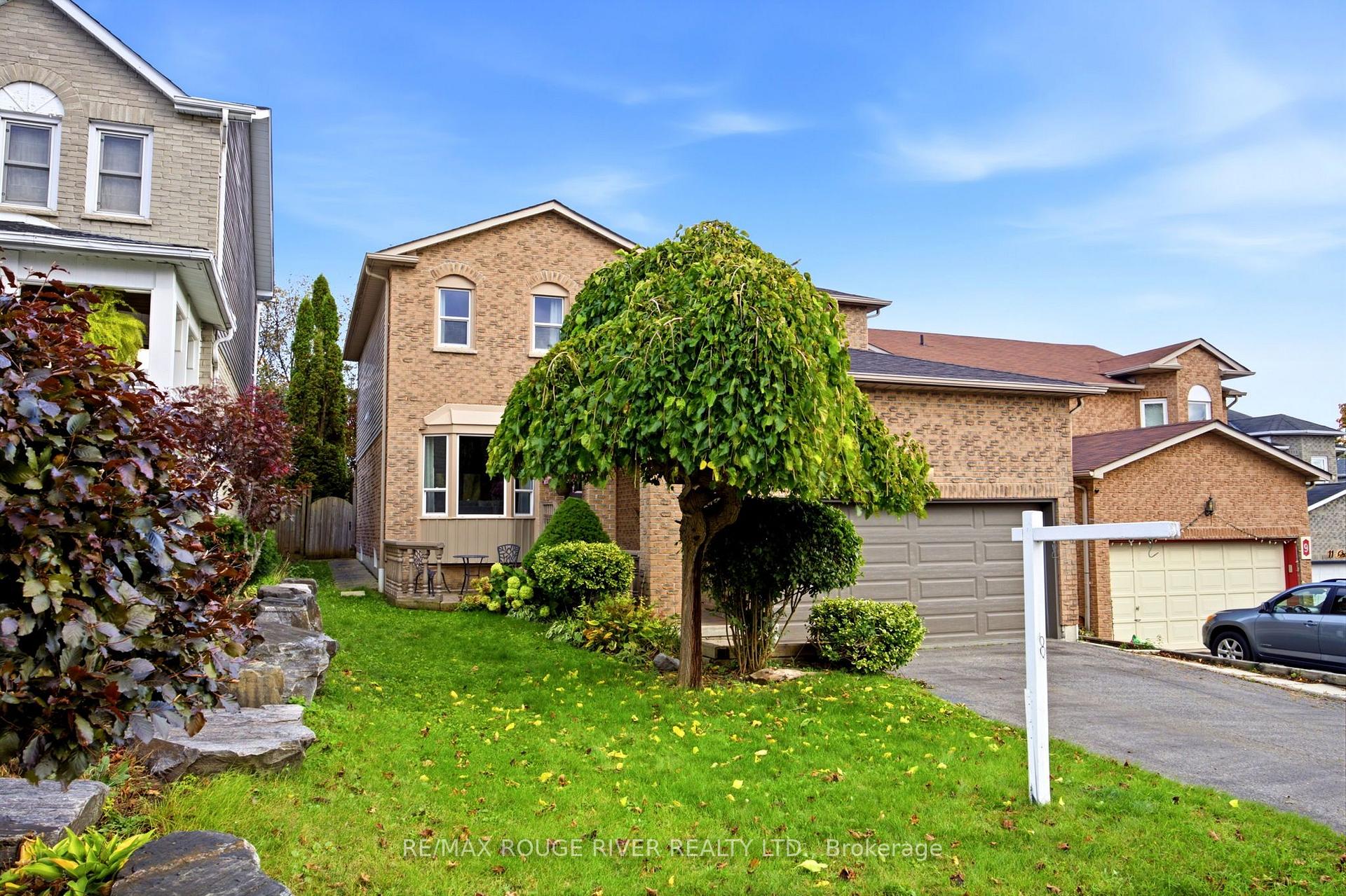 Photo 2 of 7 Greenview Court, Whitby, Blue Grass Meadows — HOMEH