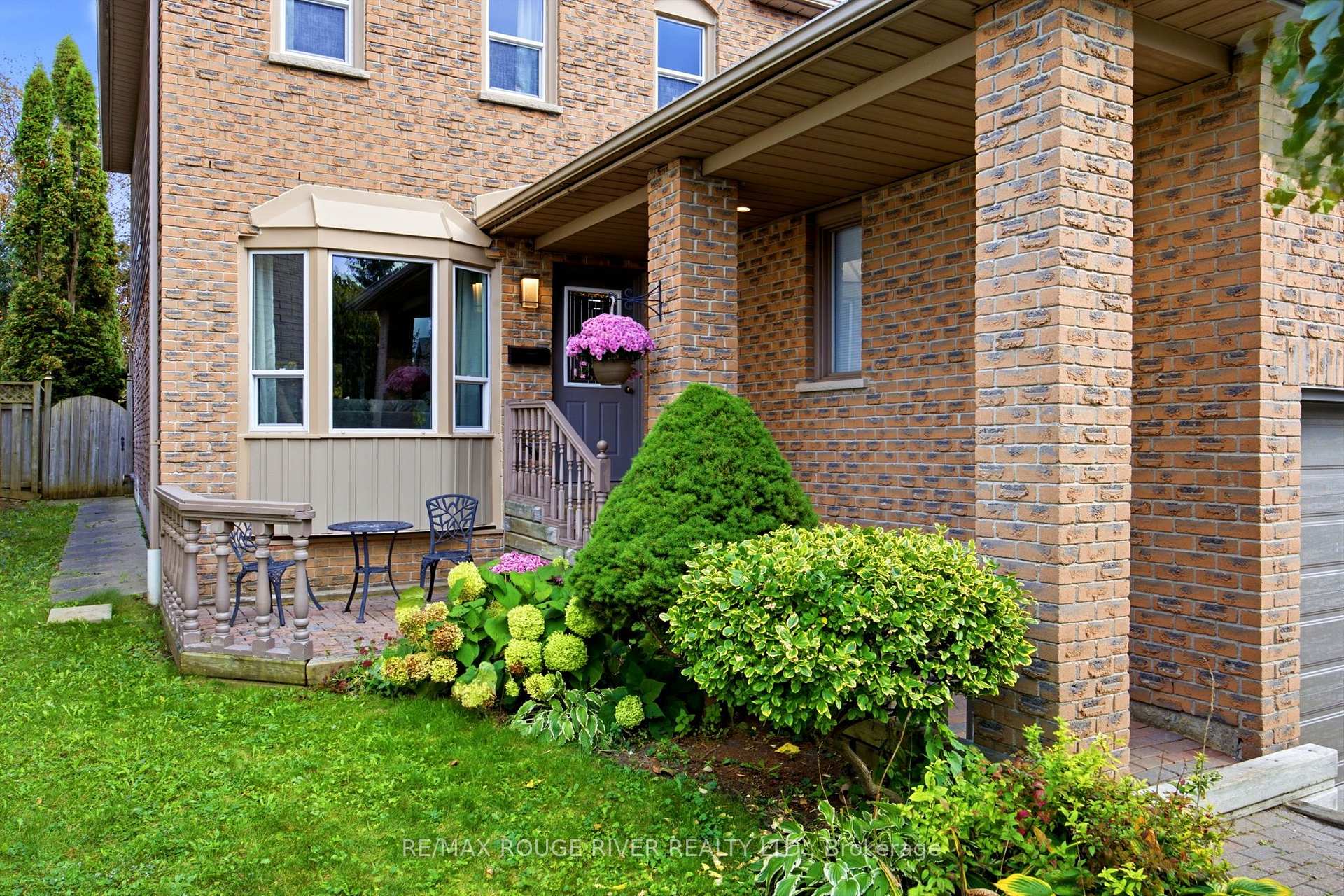Photo 3 of 7 Greenview Court, Whitby, Blue Grass Meadows — HOMEH