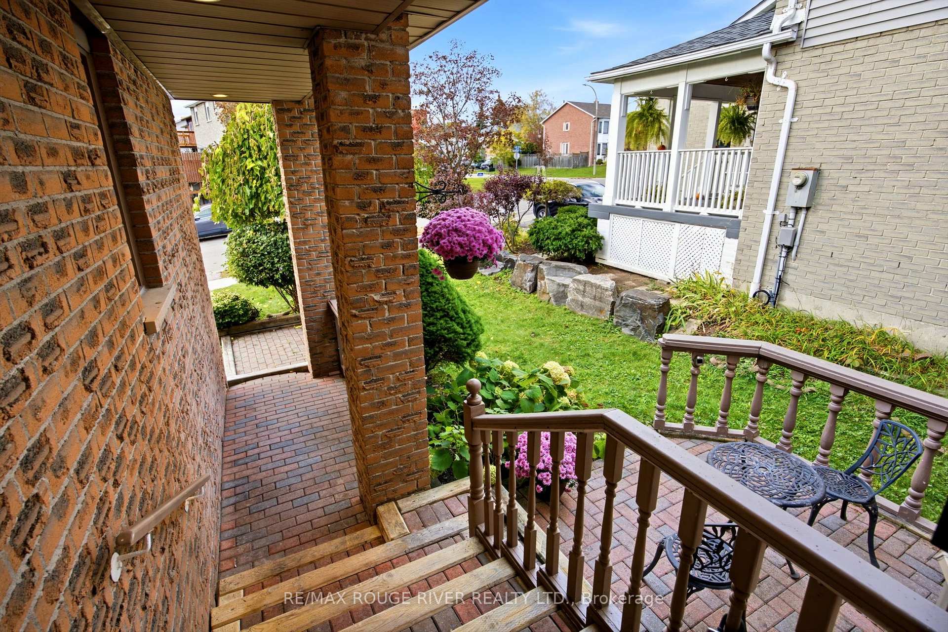 Photo 4 of 7 Greenview Court, Whitby, Blue Grass Meadows — HOMEH