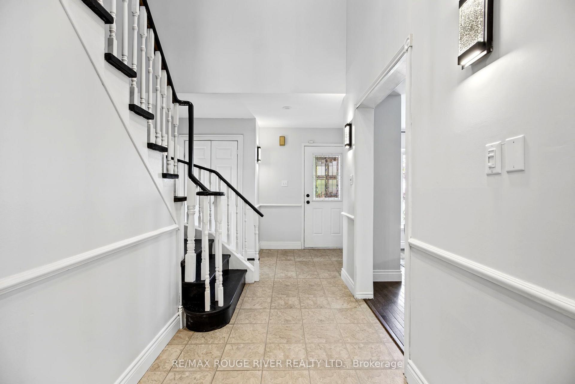Photo 6 of 7 Greenview Court, Whitby, Blue Grass Meadows — HOMEH