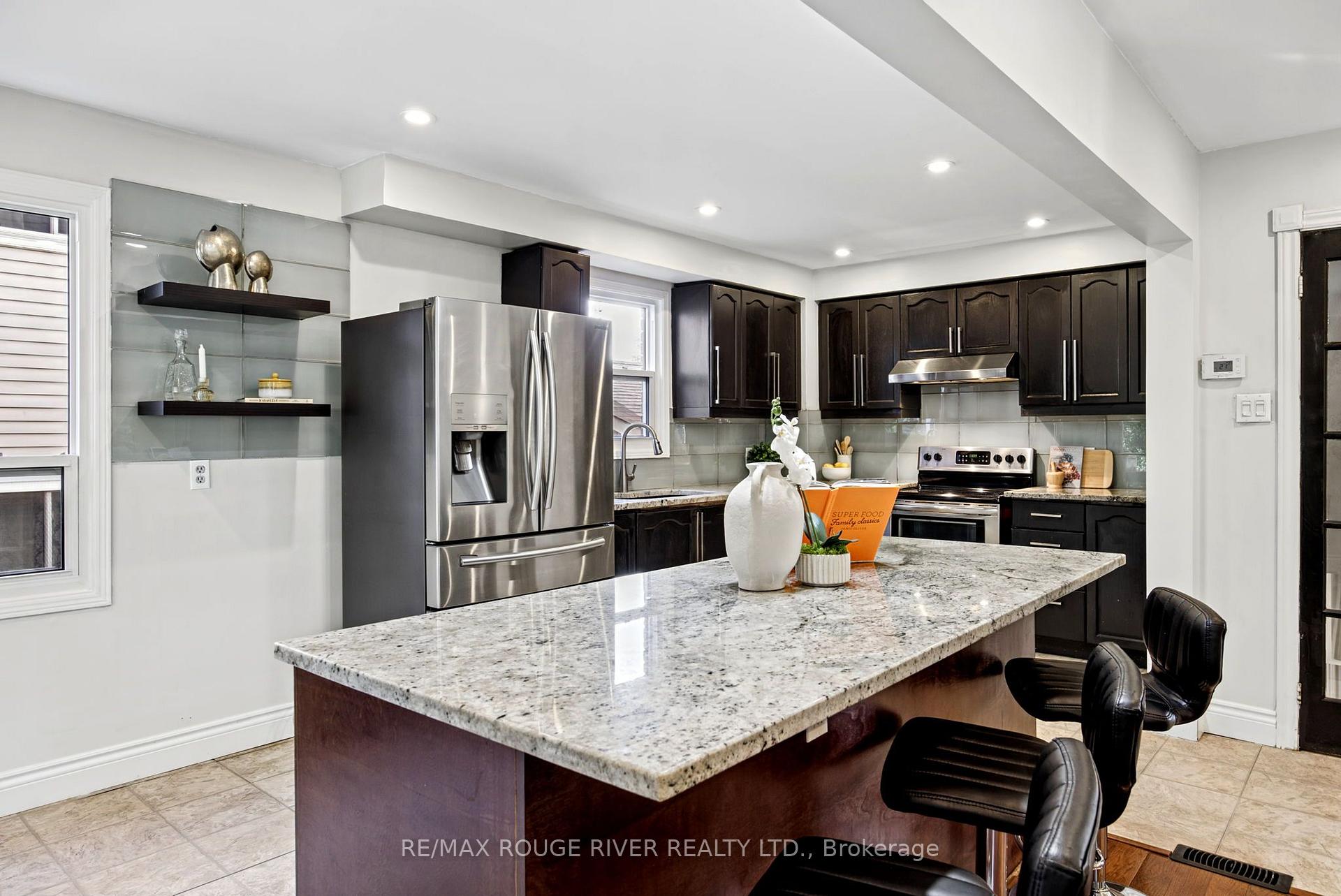 Photo 18 of 7 Greenview Court, Whitby, Blue Grass Meadows — HOMEH