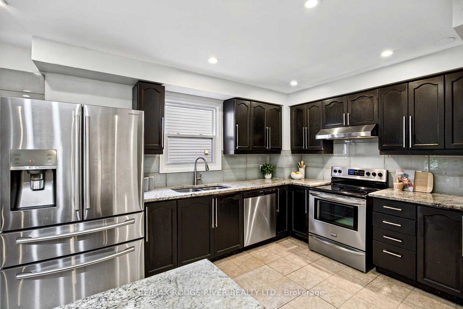 Photo 19 of 7 Greenview Court, Whitby, Blue Grass Meadows — HOMEH