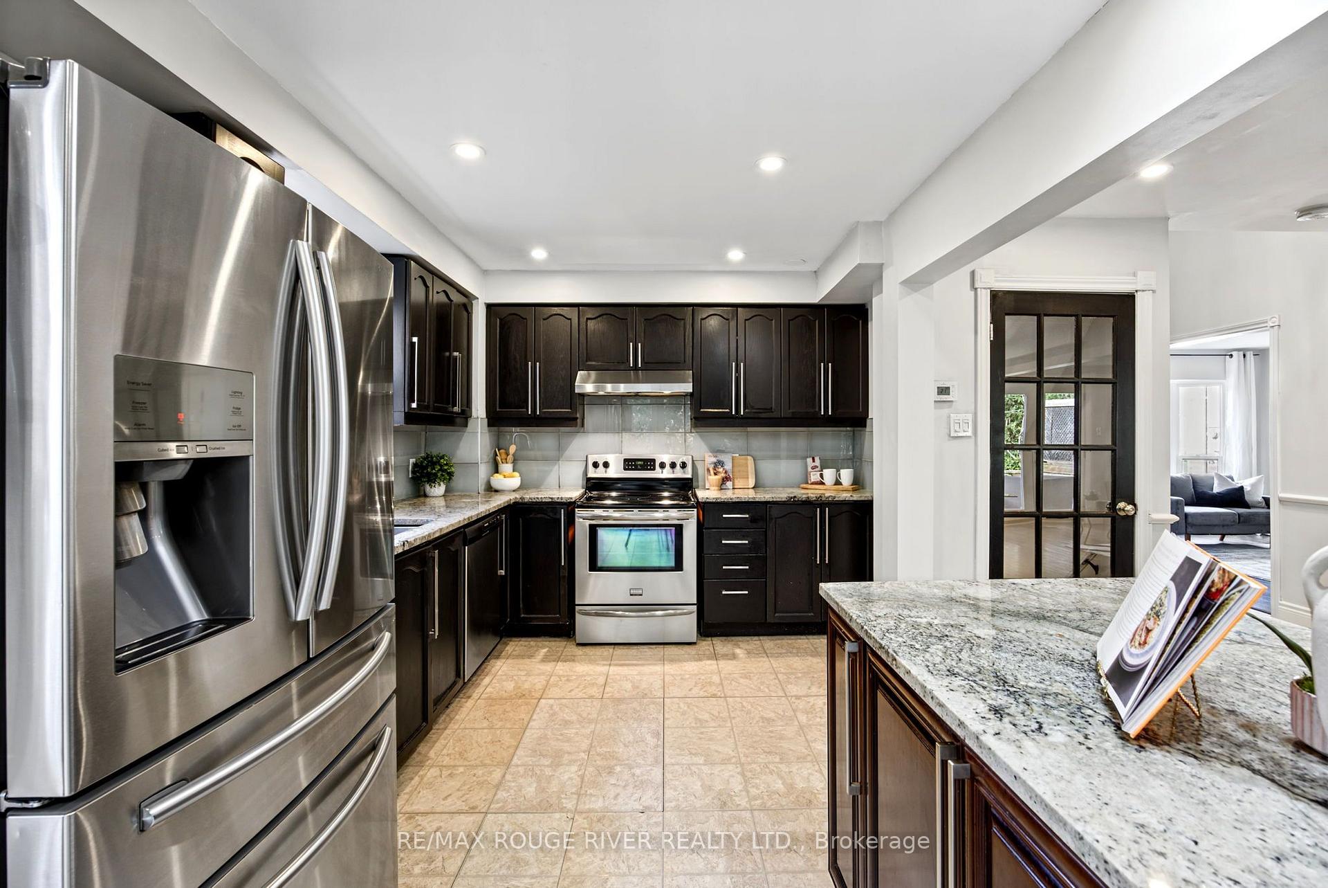 Photo 20 of 7 Greenview Court, Whitby, Blue Grass Meadows — HOMEH