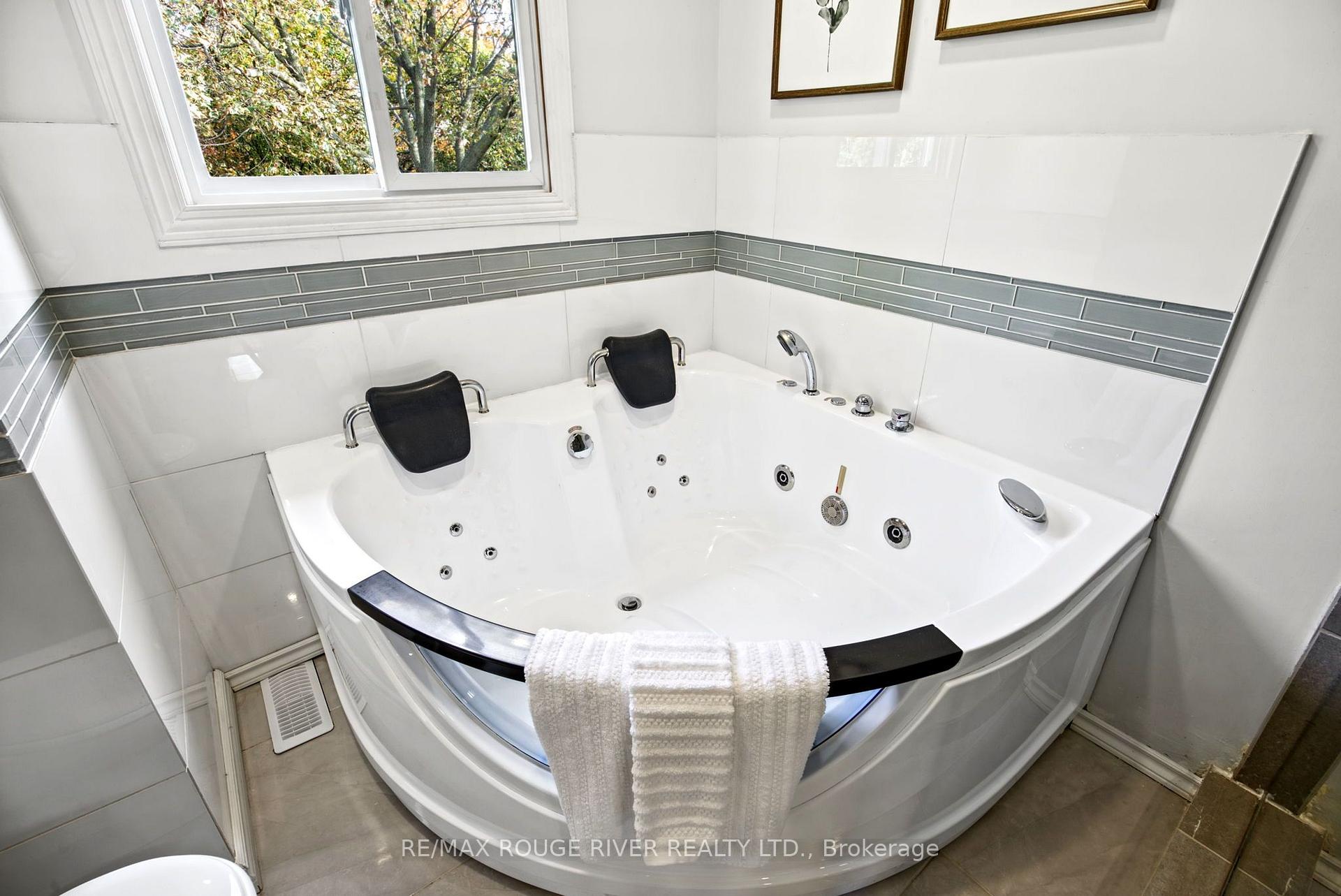 Photo 35 of 7 Greenview Court, Whitby, Blue Grass Meadows — HOMEH