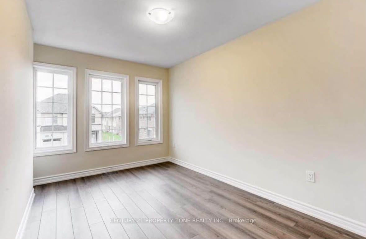 Photo 7 of Unit Upper, 62 Crumlin Crescent, Brampton, Credit Valley — HOMEH