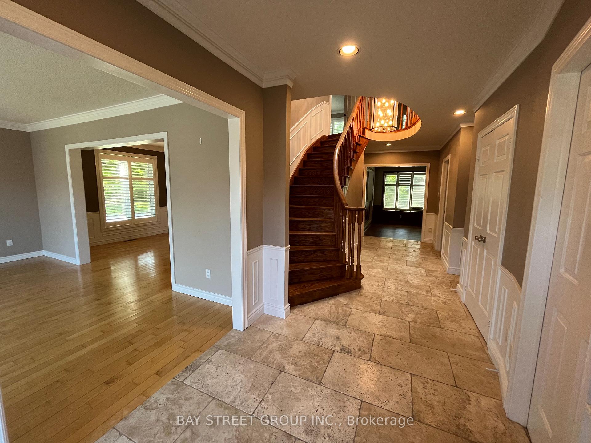 Photo 5 of 1035 Masters Green, Oakville, Glen Abbey — HOMEH
