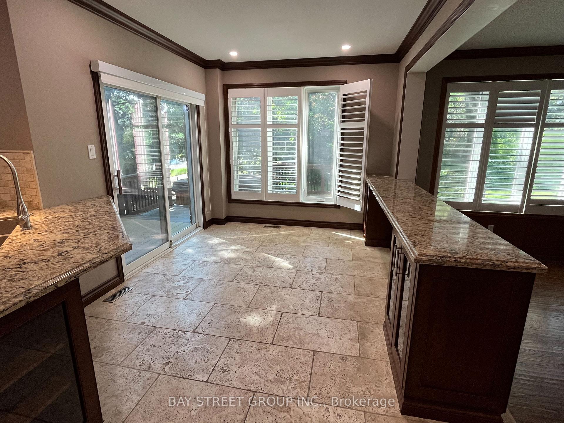 Photo 12 of 1035 Masters Green, Oakville, Glen Abbey — HOMEH
