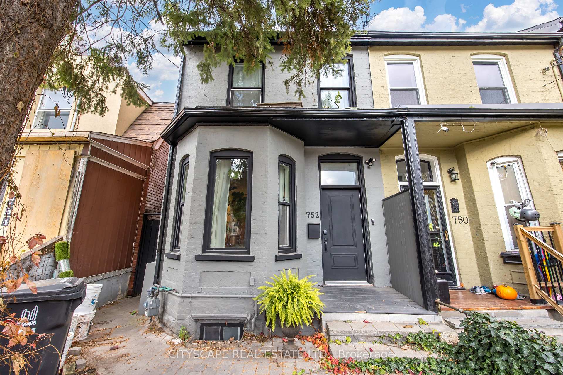 Photo of Unit Main, 752 Richmond Street W