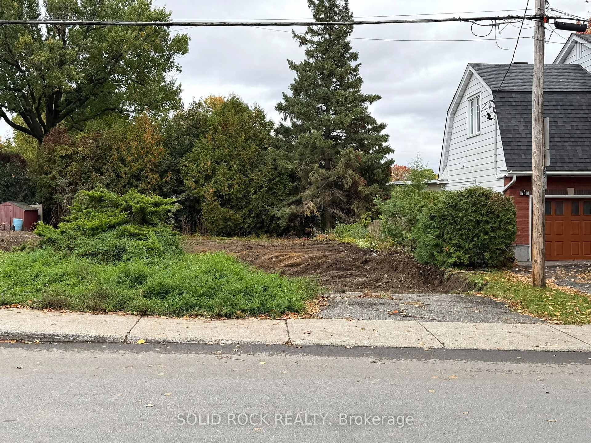 Photo 3 of 665 Broadview Avenue, Ottawa, Laurentianview — HOMEH