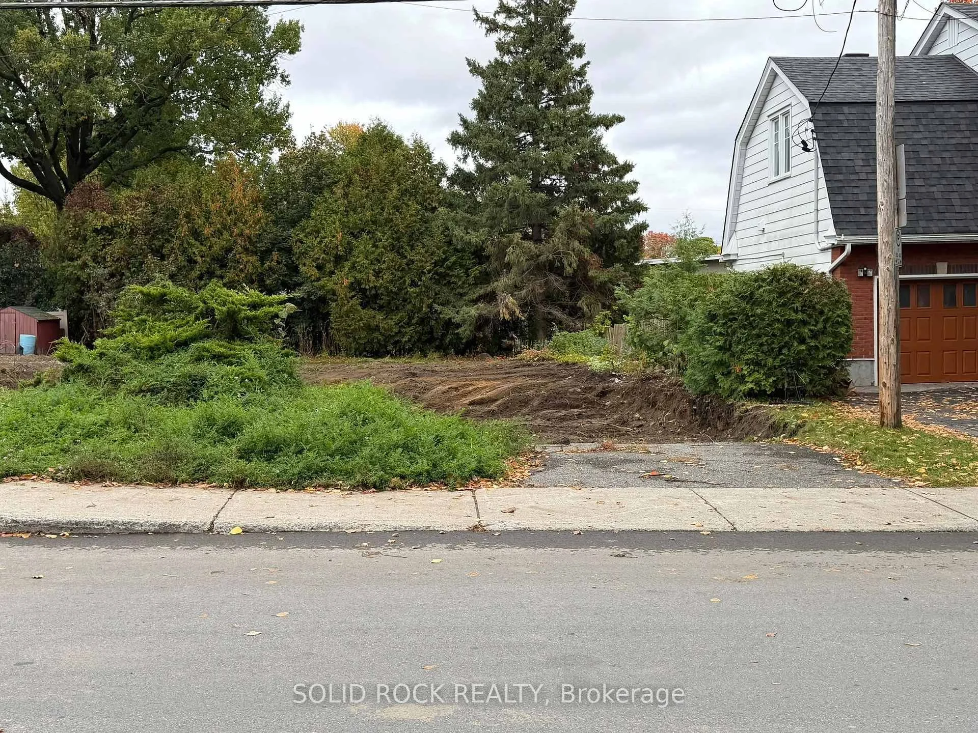 Photo 12 of 665 Broadview Avenue, Ottawa, Laurentianview — HOMEH