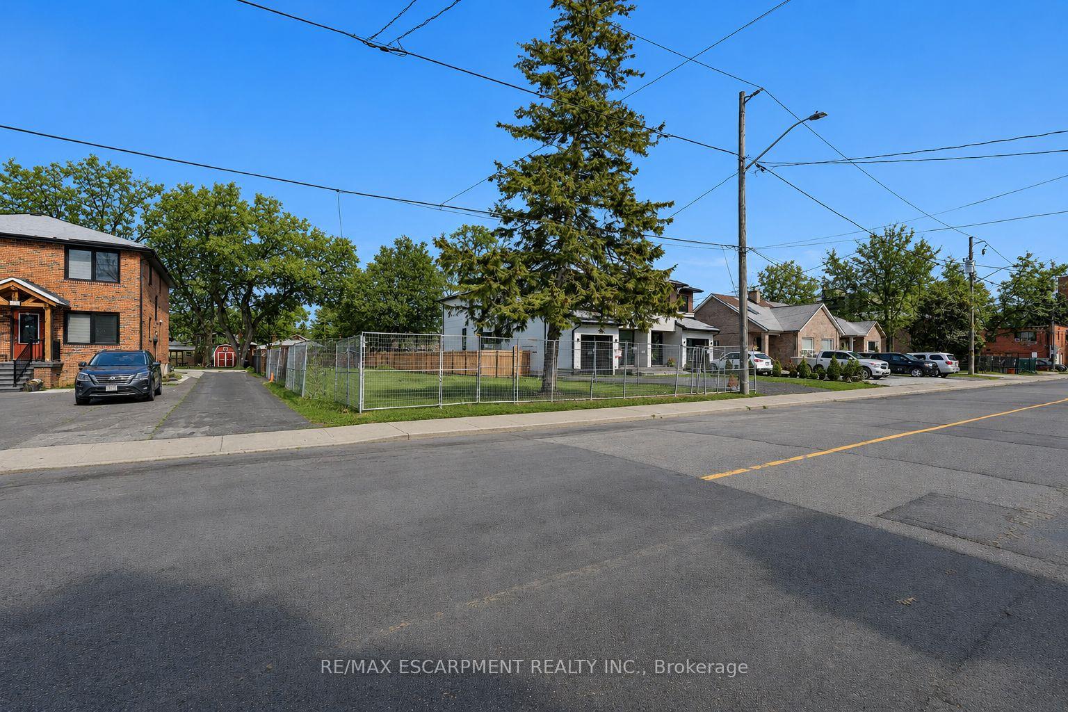 Photo 4 of 19A Broadview Avenue, Mississauga, Port Credit — HOMEH