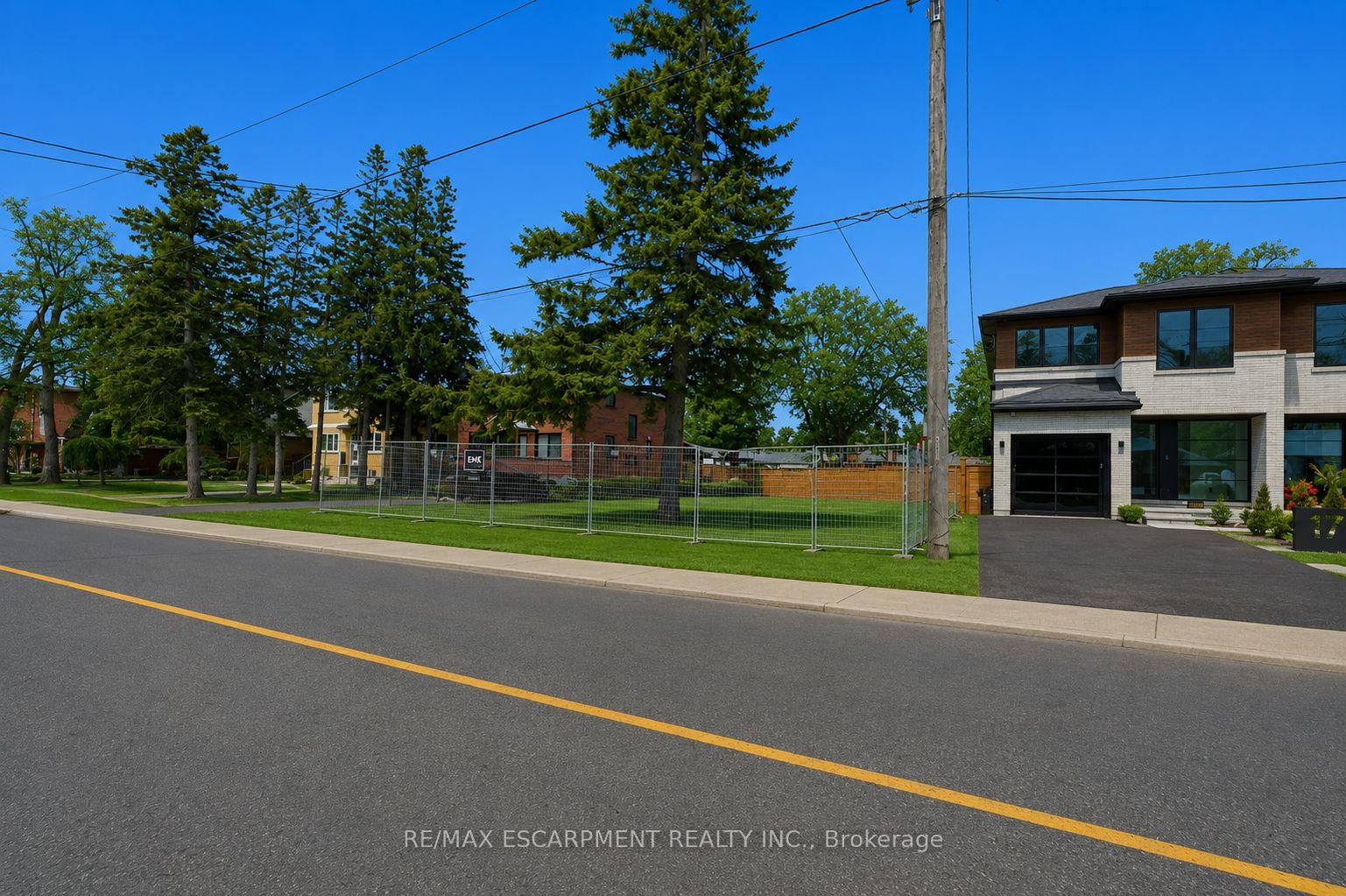 Photo 6 of 19A Broadview Avenue, Mississauga, Port Credit — HOMEH