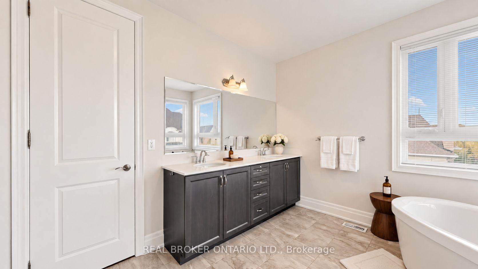 Photo 18 of 106 Via Romano Boulevard, Vaughan, Patterson — HOMEH