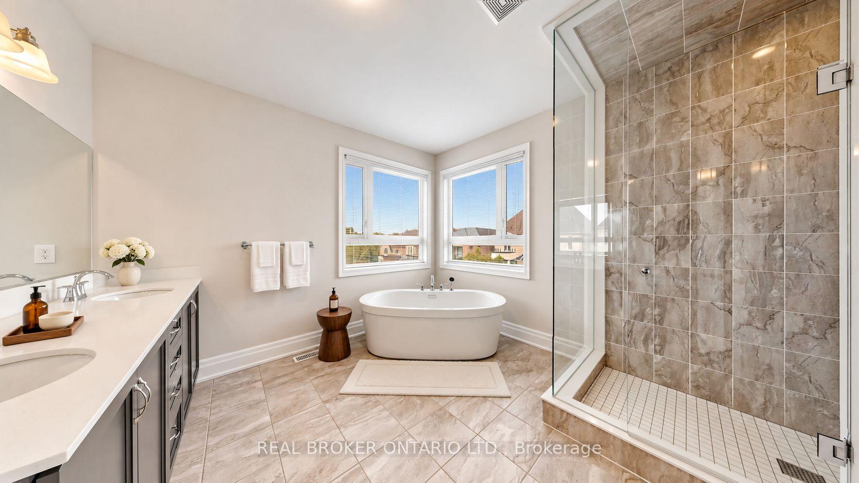 Photo 19 of 106 Via Romano Boulevard, Vaughan, Patterson — HOMEH