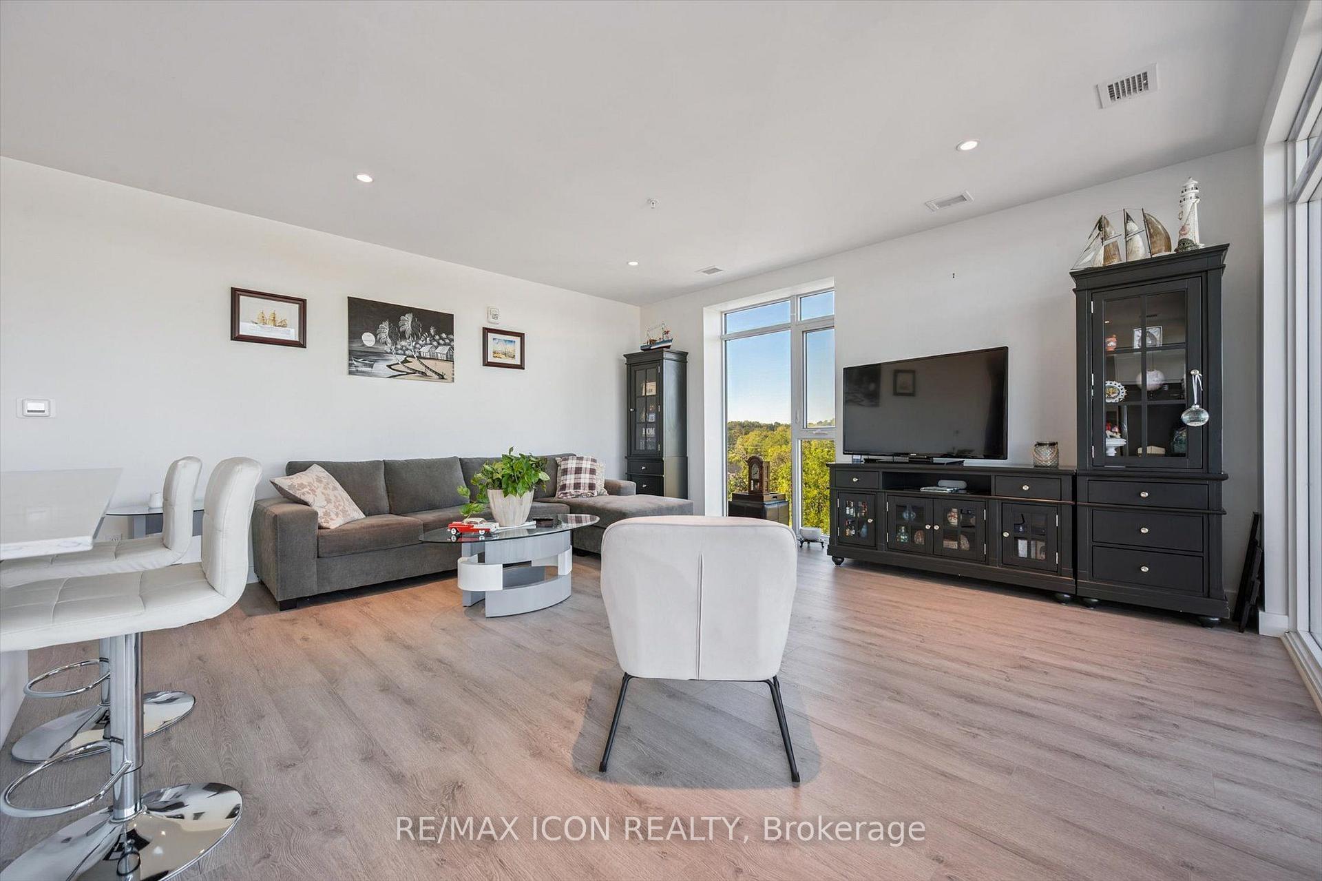 Photo 12 of Unit 902, 15 Glebe Street, Cambridge, St. Andrews Estates — HOMEH