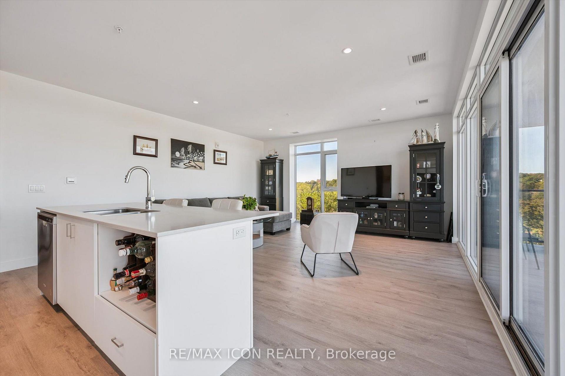 Photo 13 of Unit 902, 15 Glebe Street, Cambridge, St. Andrews Estates — HOMEH