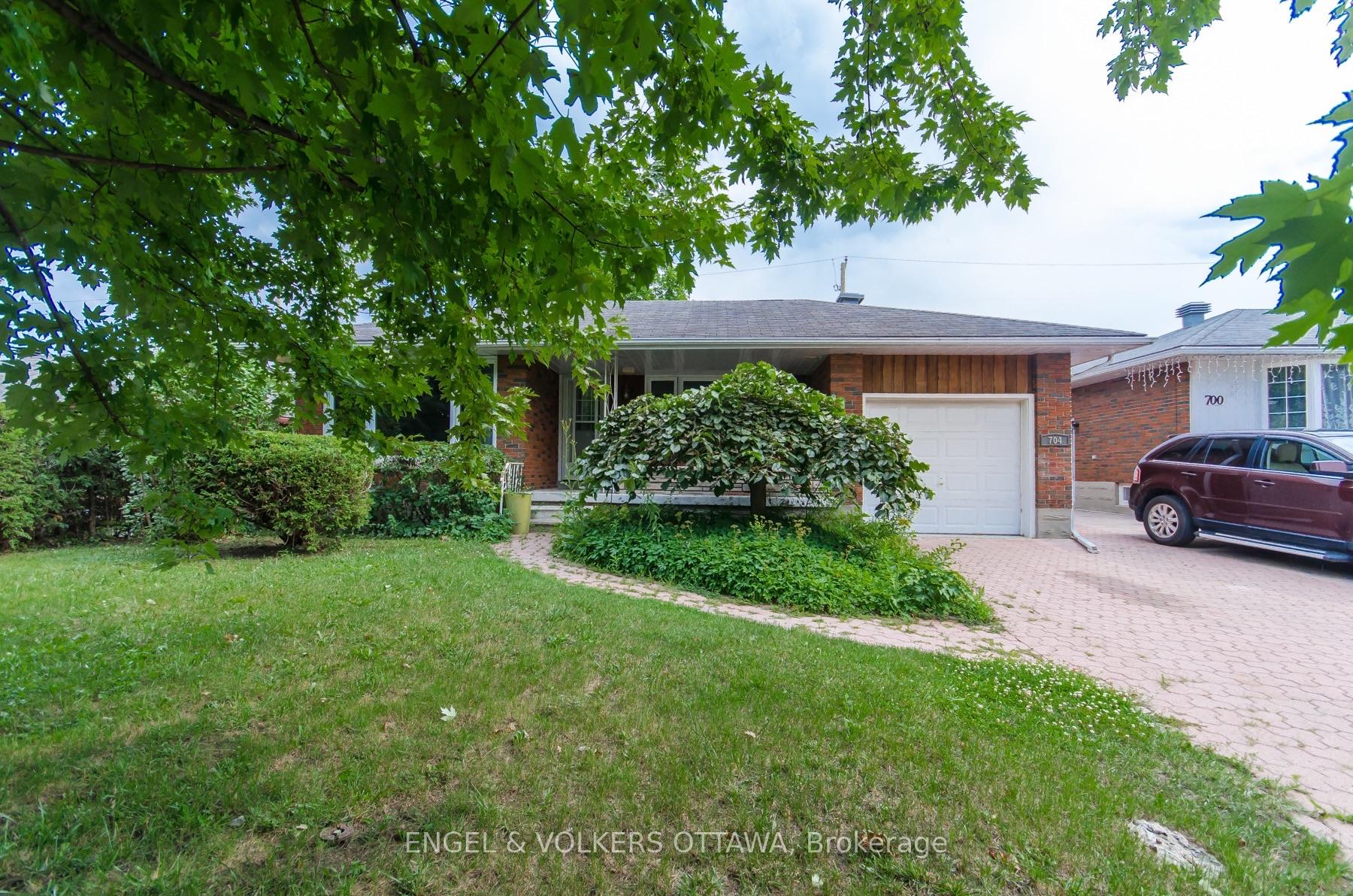 Photo 2 of Unit 2, 704 Ellen Avenue, Ottawa, Elmvale Acres — HOMEH