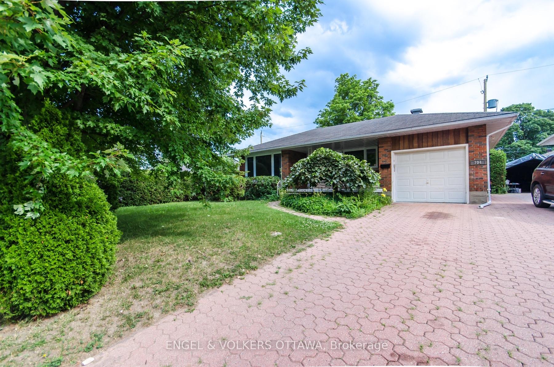 Photo 3 of Unit 2, 704 Ellen Avenue, Ottawa, Elmvale Acres — HOMEH