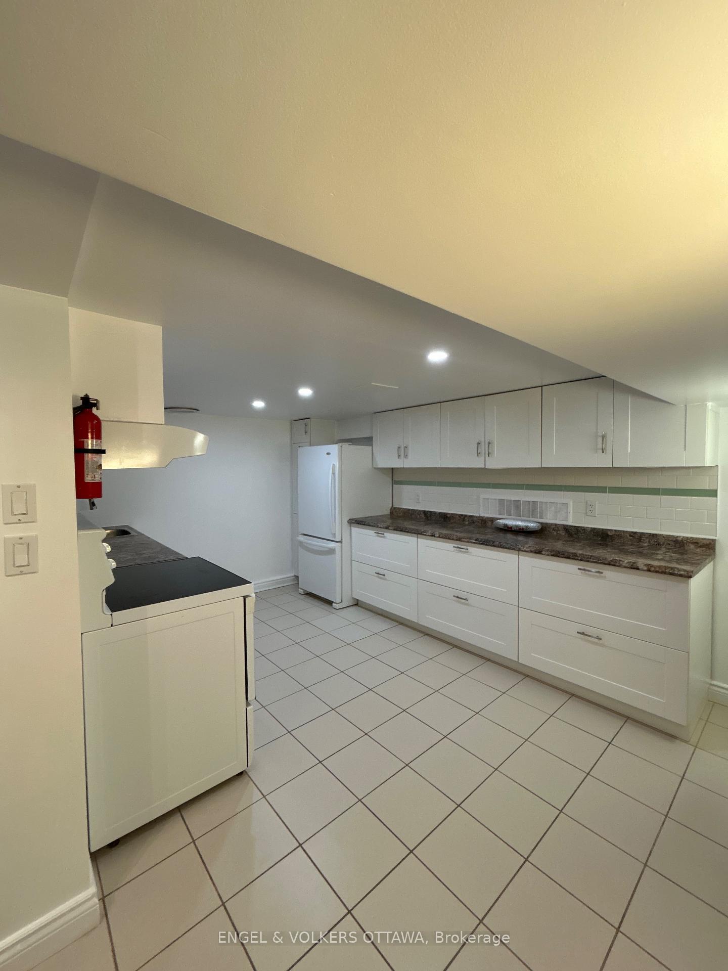 Photo 4 of Unit 2, 704 Ellen Avenue, Ottawa, Elmvale Acres — HOMEH