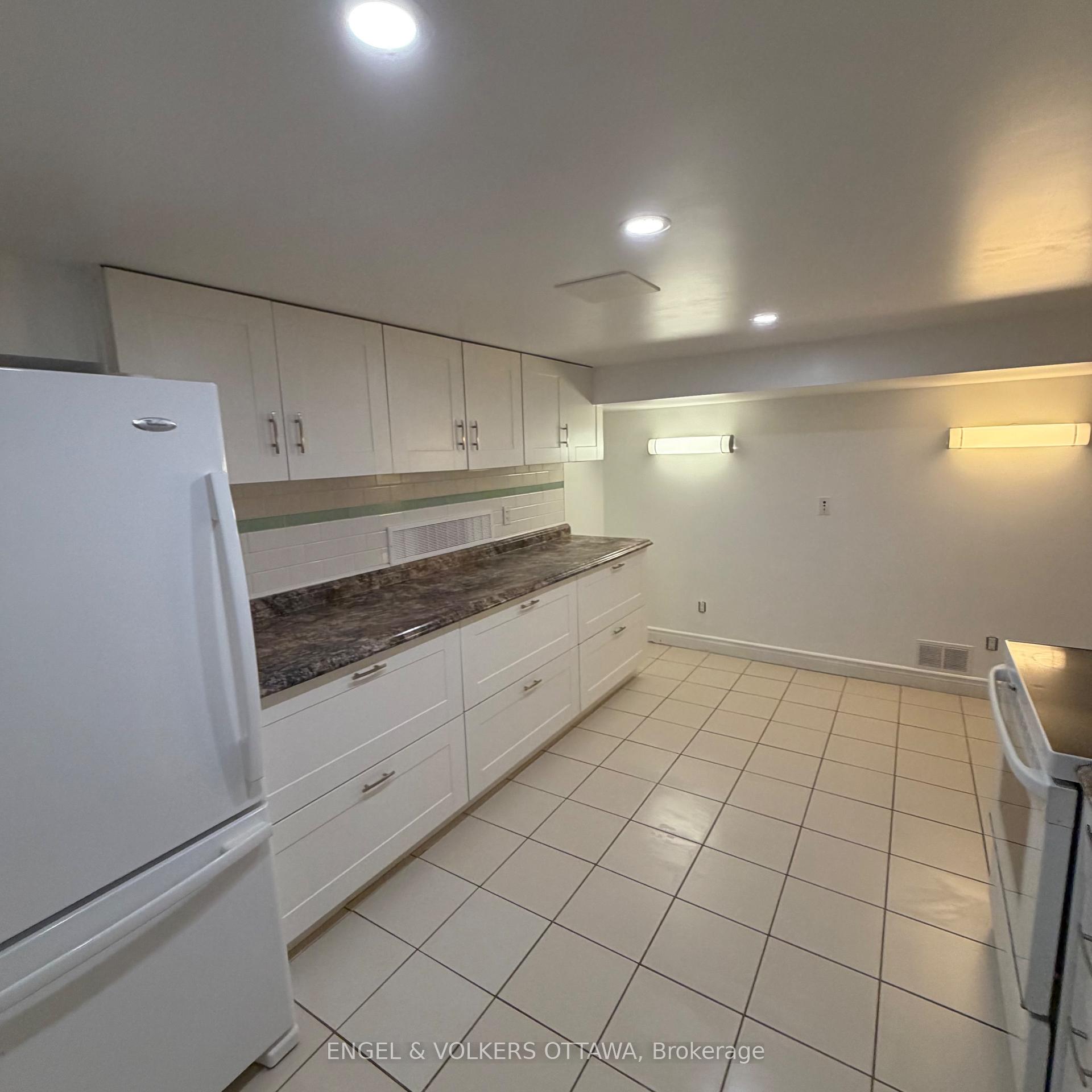 Photo 5 of Unit 2, 704 Ellen Avenue, Ottawa, Elmvale Acres — HOMEH