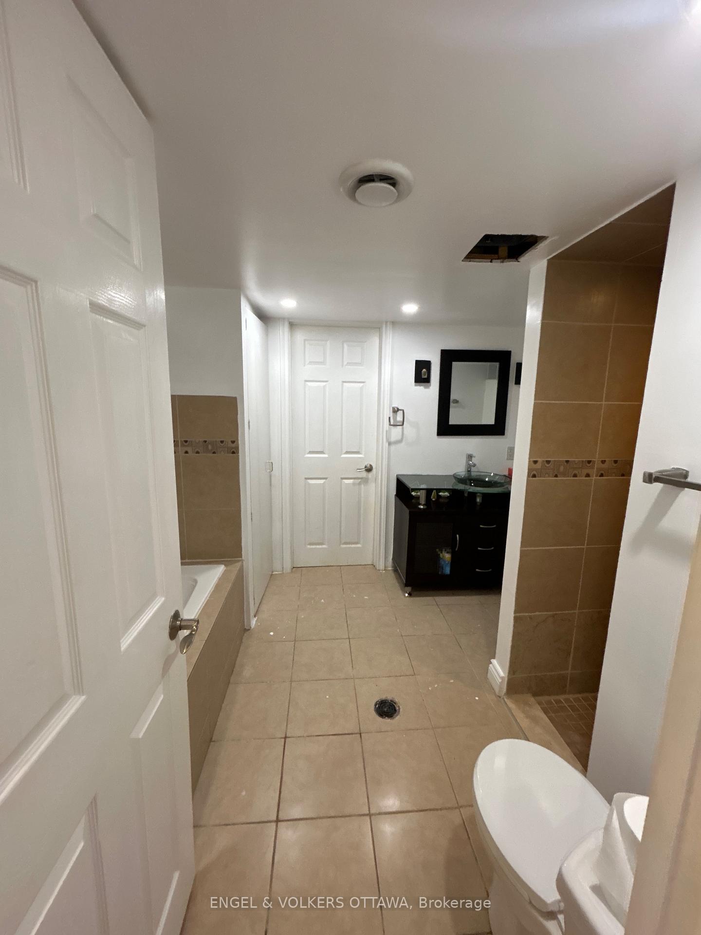 Photo 7 of Unit 2, 704 Ellen Avenue, Ottawa, Elmvale Acres — HOMEH