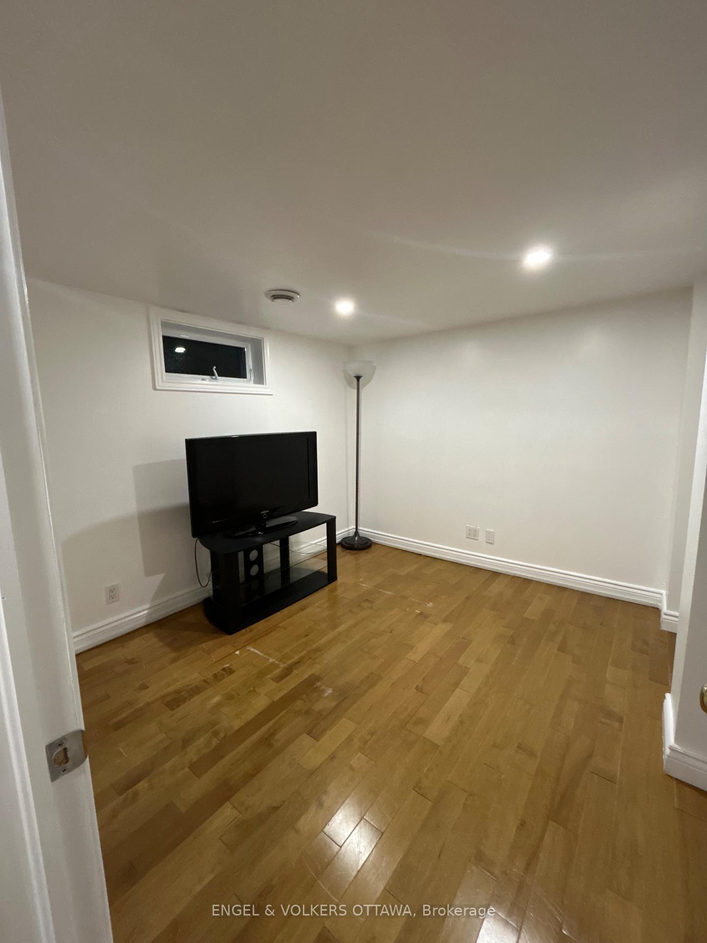 Photo 9 of Unit 2, 704 Ellen Avenue, Ottawa, Elmvale Acres — HOMEH