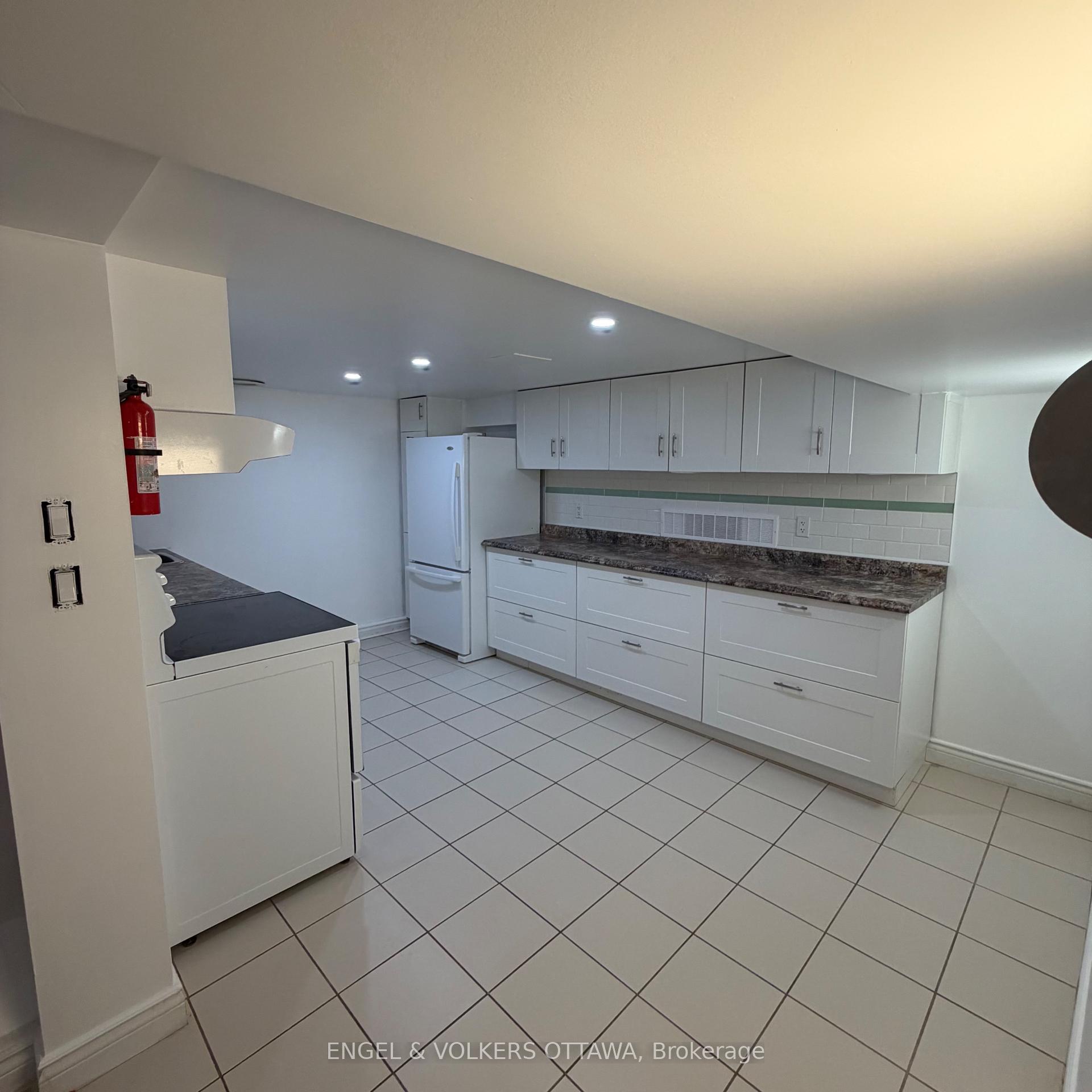 Photo 12 of Unit 2, 704 Ellen Avenue, Ottawa, Elmvale Acres — HOMEH