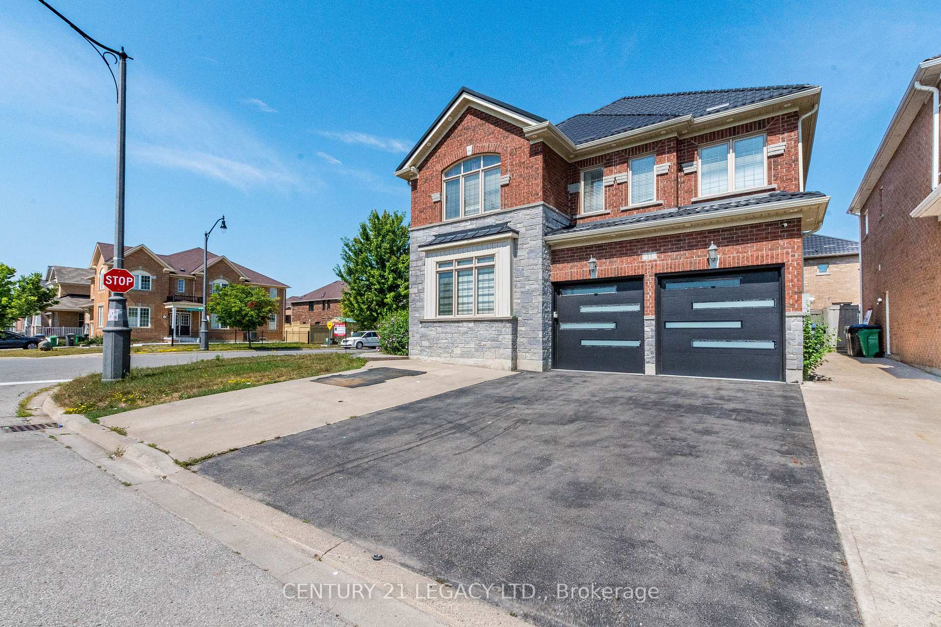Photo 2 of 11 Drummondville Drive, Brampton, Bram East — HOMEH