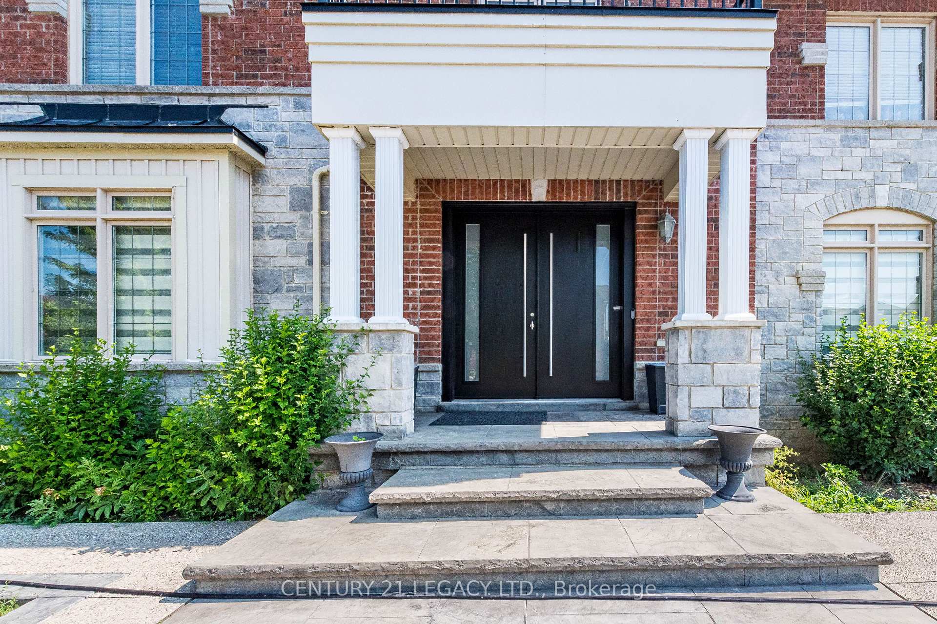 Photo 3 of 11 Drummondville Drive, Brampton, Bram East — HOMEH