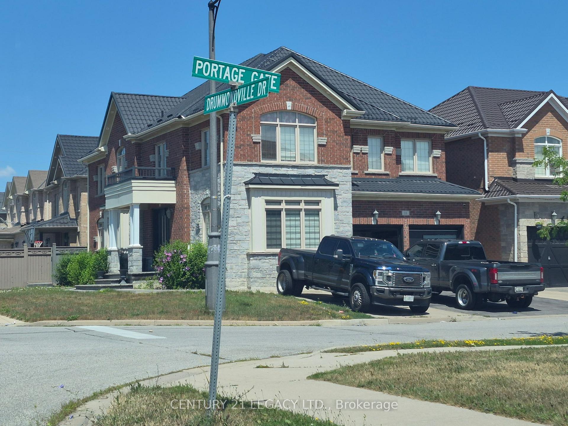 Photo 6 of 11 Drummondville Drive, Brampton, Bram East — HOMEH