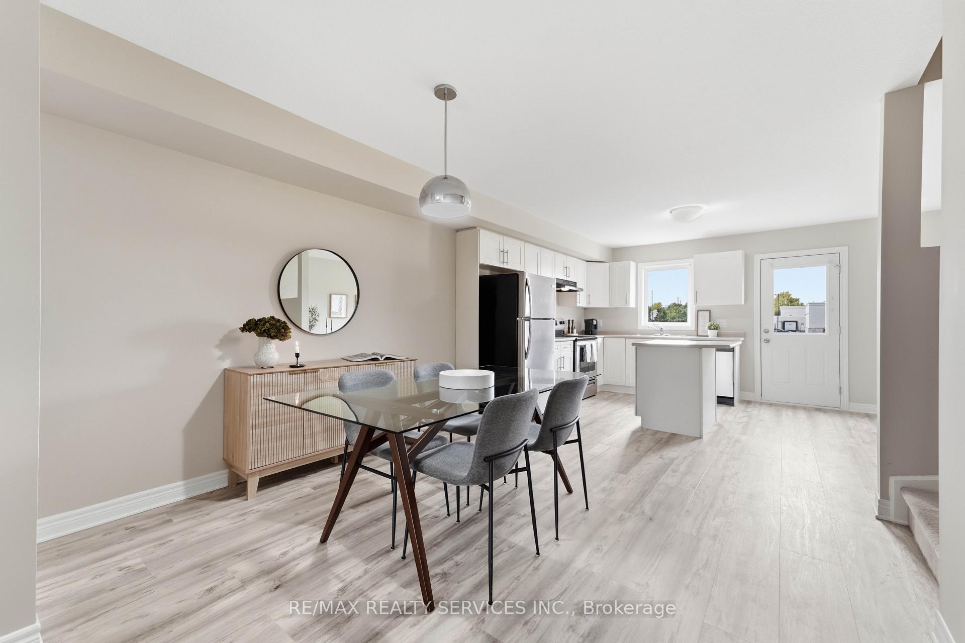 Photo 6 of 7768 Ascot Circle, Niagara Falls, Ascot — HOMEH
