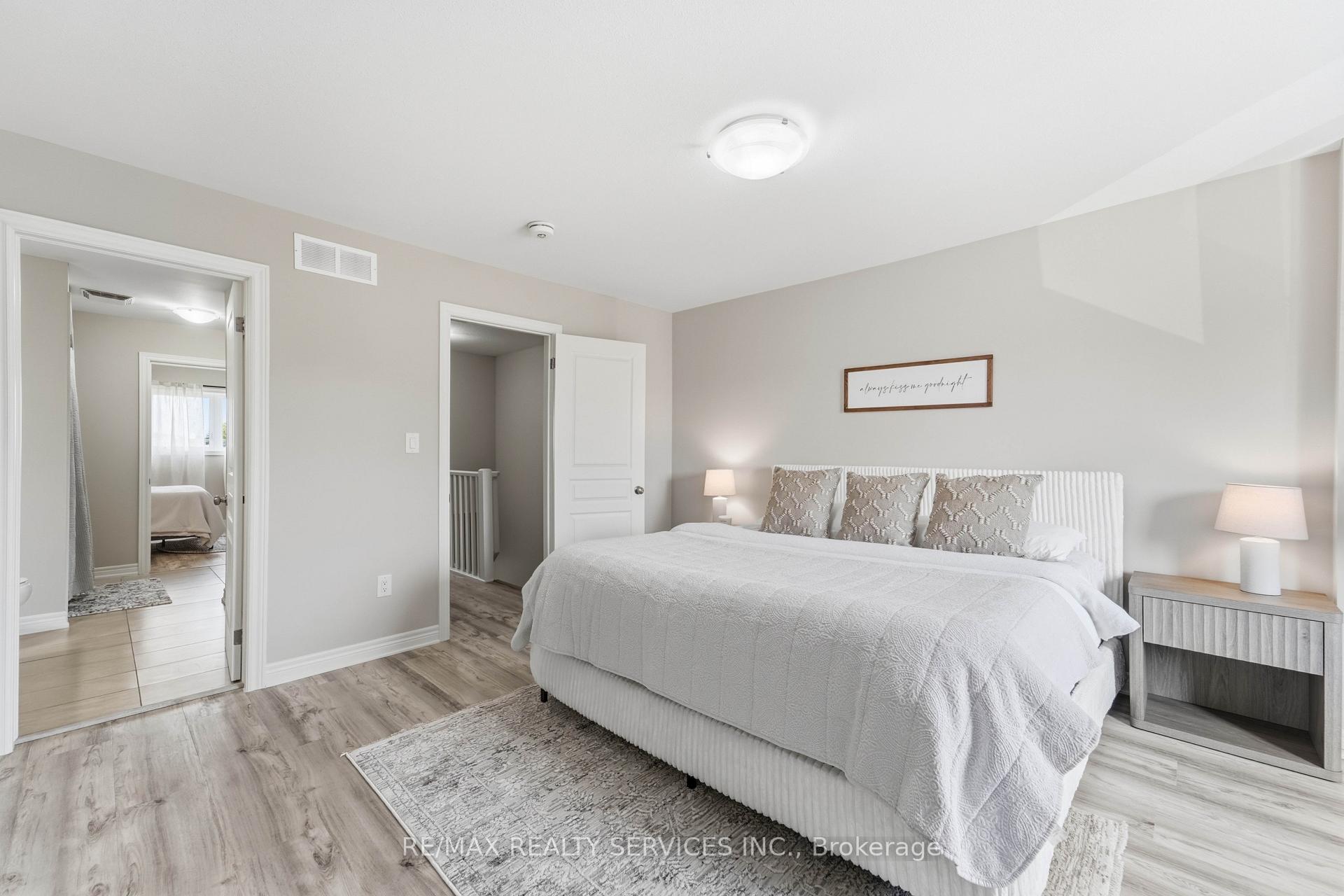 Photo 13 of 7768 Ascot Circle, Niagara Falls, Ascot — HOMEH