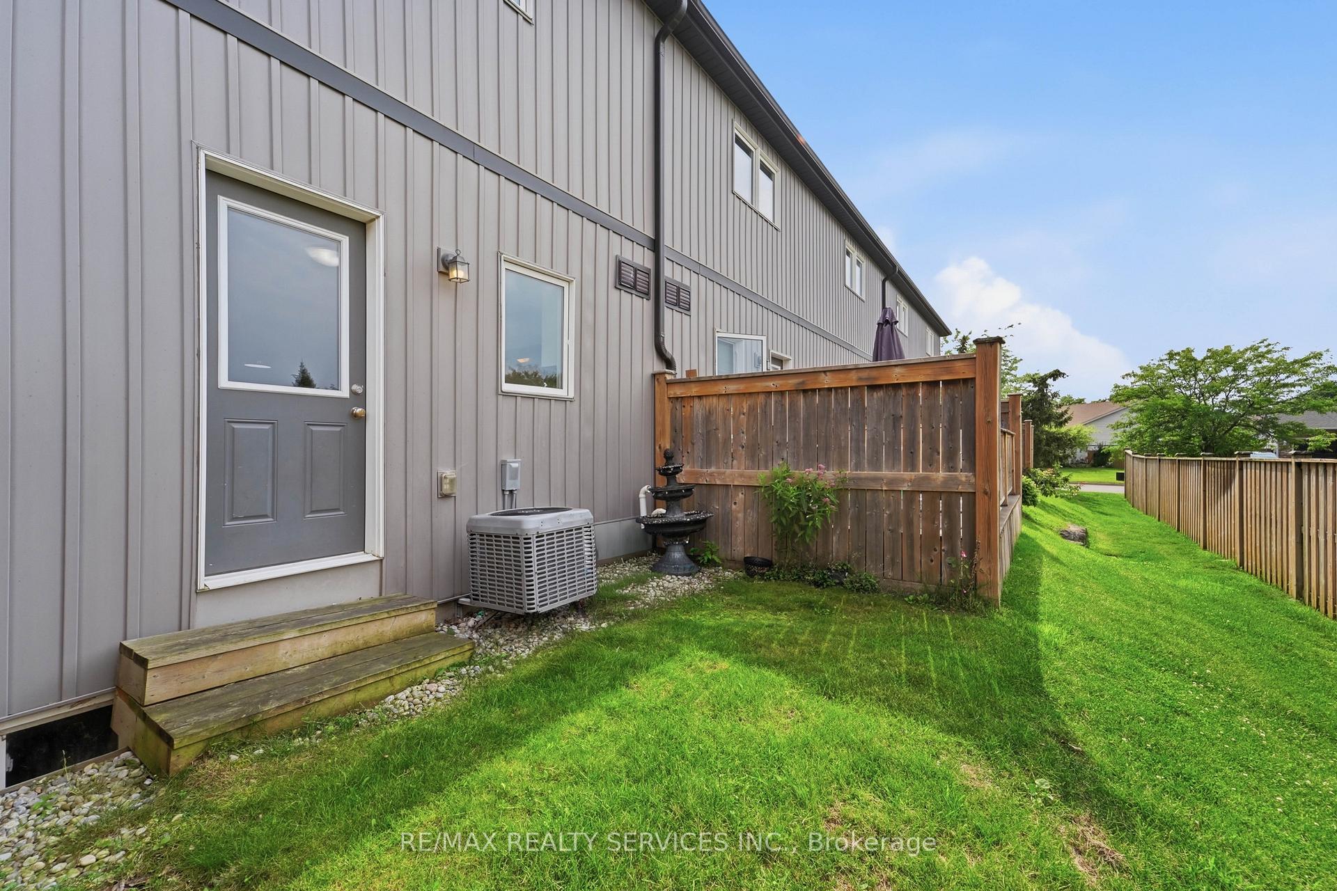 Photo 21 of 7768 Ascot Circle, Niagara Falls, Ascot — HOMEH