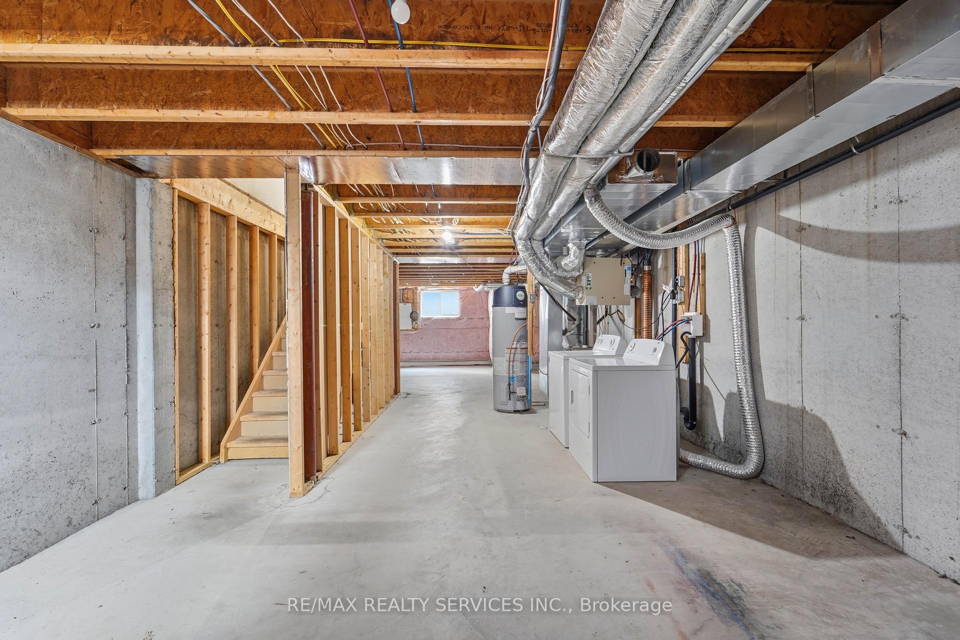 Photo 23 of 7768 Ascot Circle, Niagara Falls, Ascot — HOMEH