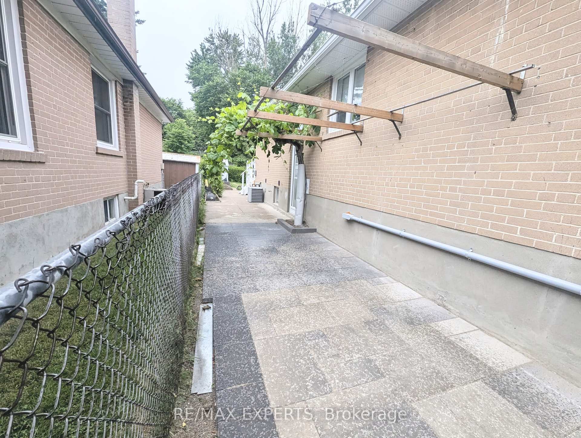 Photo 2 of Unit LOWER, 42 Mossbank Drive, Scarborough, Woburn — HOMEH