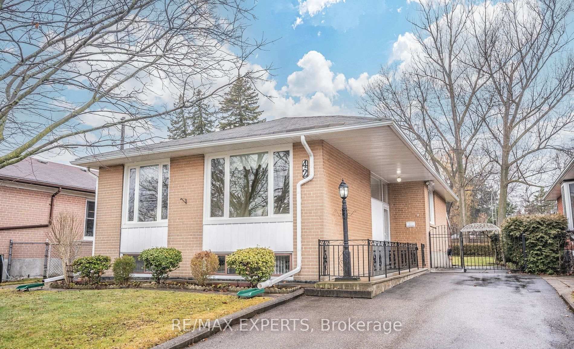Photo of Unit LOWER, 42 Mossbank Drive