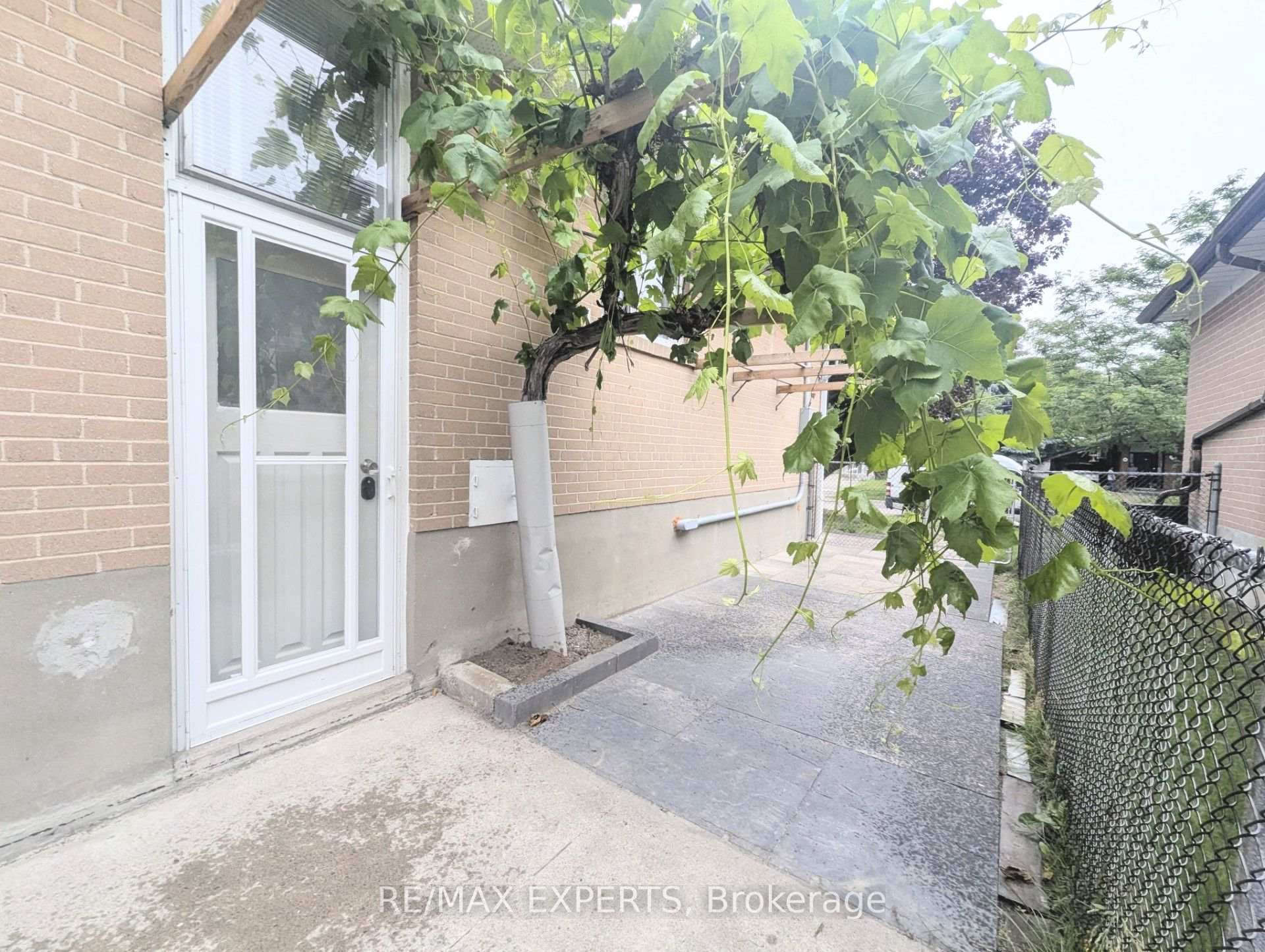 Photo 3 of Unit LOWER, 42 Mossbank Drive, Scarborough, Woburn — HOMEH