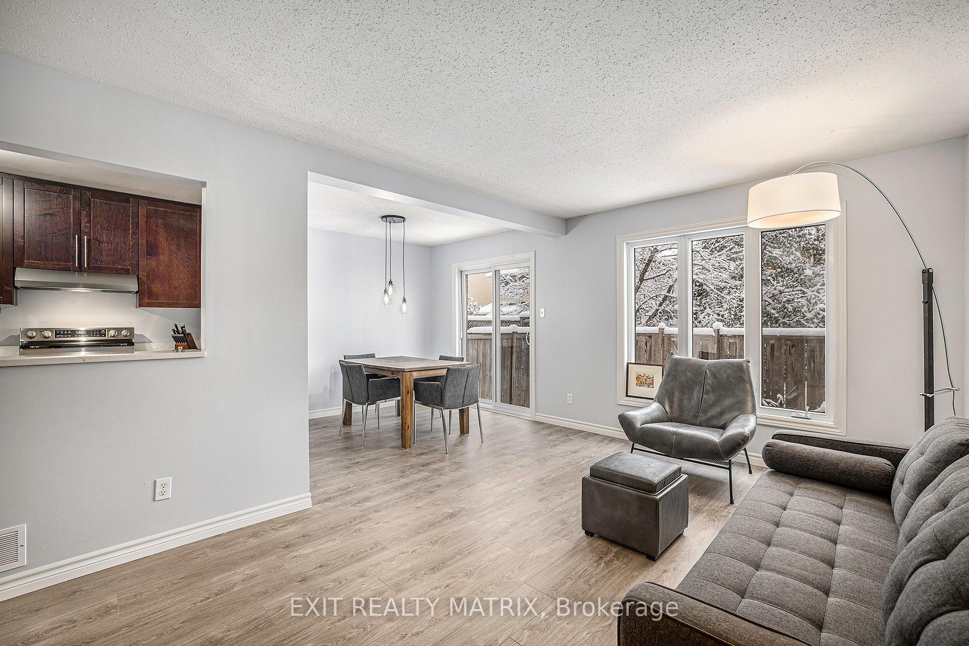 Photo 6 of 24 Oakhaven Private, Ottawa, Overbrook/Castle Heights — HOMEH
