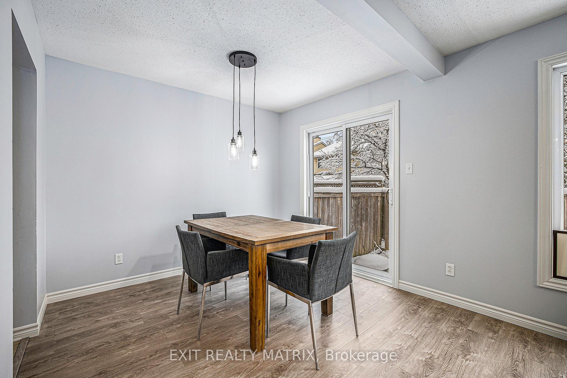 Photo 7 of 24 Oakhaven Private, Ottawa, Overbrook/Castle Heights — HOMEH