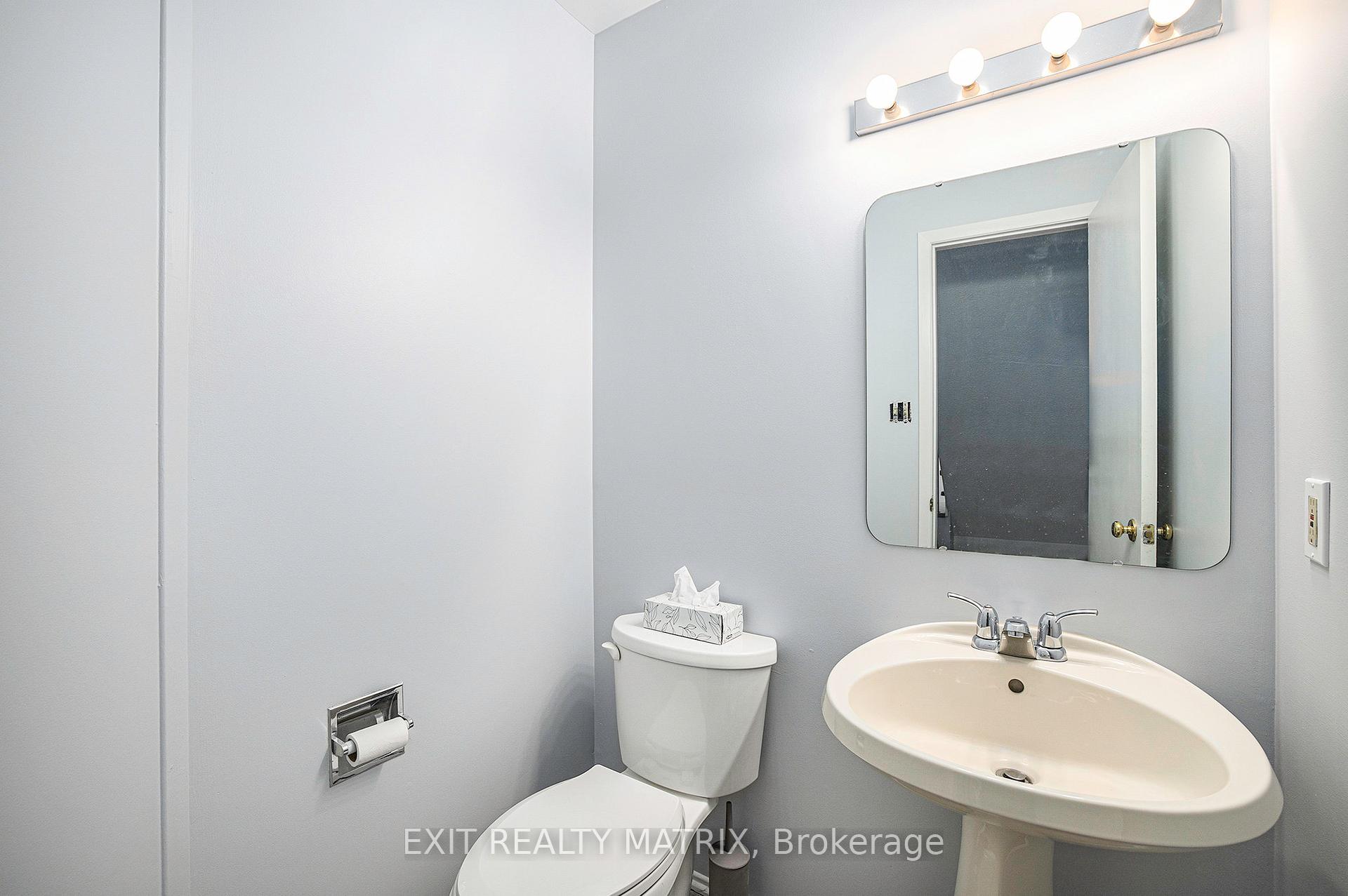 Photo 8 of 24 Oakhaven Private, Ottawa, Overbrook/Castle Heights — HOMEH