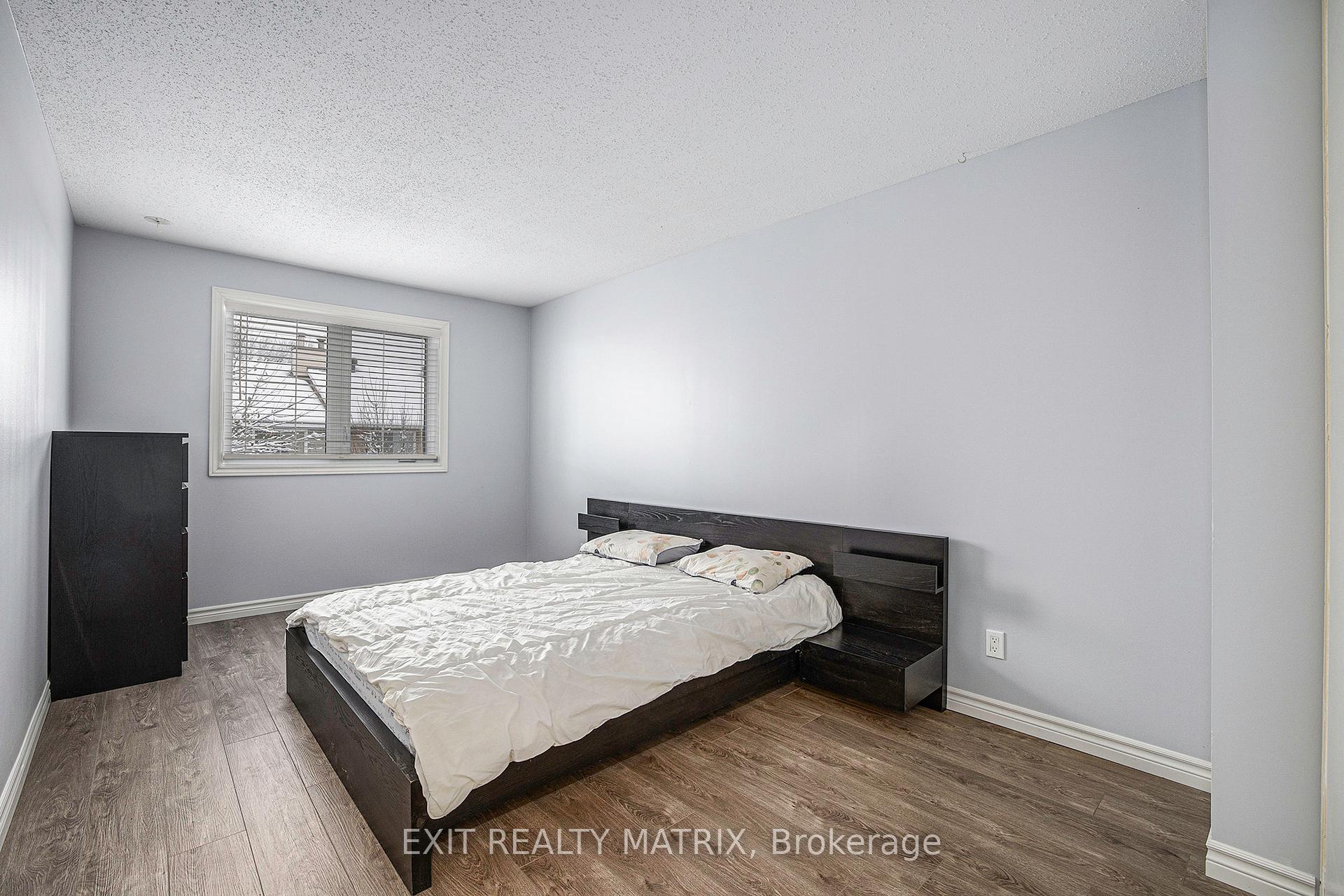 Photo 11 of 24 Oakhaven Private, Ottawa, Overbrook/Castle Heights — HOMEH